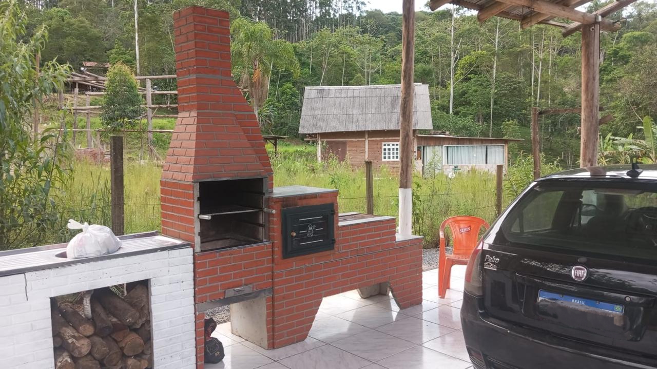 Casa de Madeira no Sert&atilde;o do Valongo  em Porto Belo SC Rua Valdemar Marinh Caetano Porto Belo - 