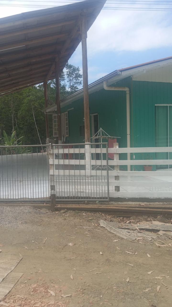 Casa de Madeira no Sert&atilde;o do Valongo  em Porto Belo SC Rua Valdemar Marinh Caetano Porto Belo - 