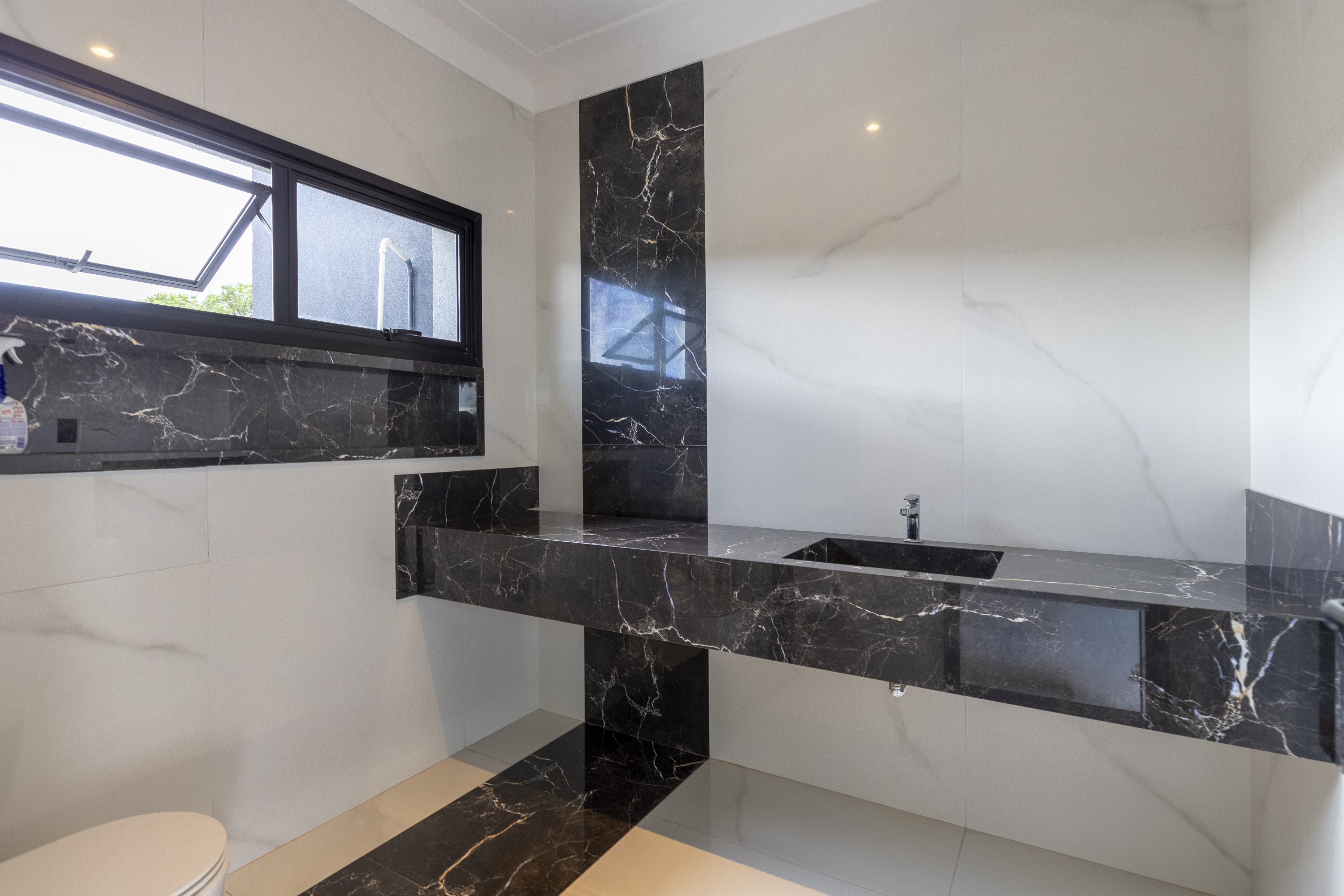 Casa &agrave; Venda Condominio Residencial Fazenda Santa Maria, 812m&sup2;, 3 Su&iacute;tes, Cravinhos/SP Rua Magnolias  CRAVINHOS - 