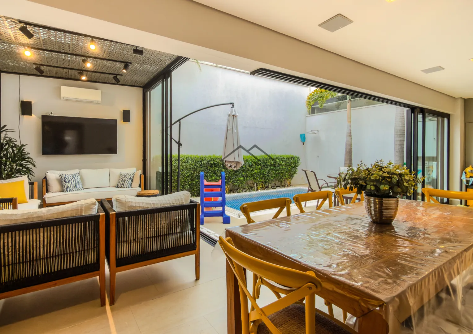 Tambor&eacute; 7 - Casa Alto Padr&atilde;o  - - 