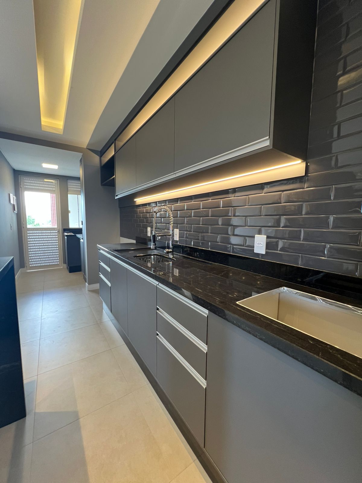 Apartamento com m&oacute;veis sob medida, Timb&oacute;, 2 Dormit&oacute;rios sendo 1 su&iacute;te, 2 vagas de garagem!  Timbó - 