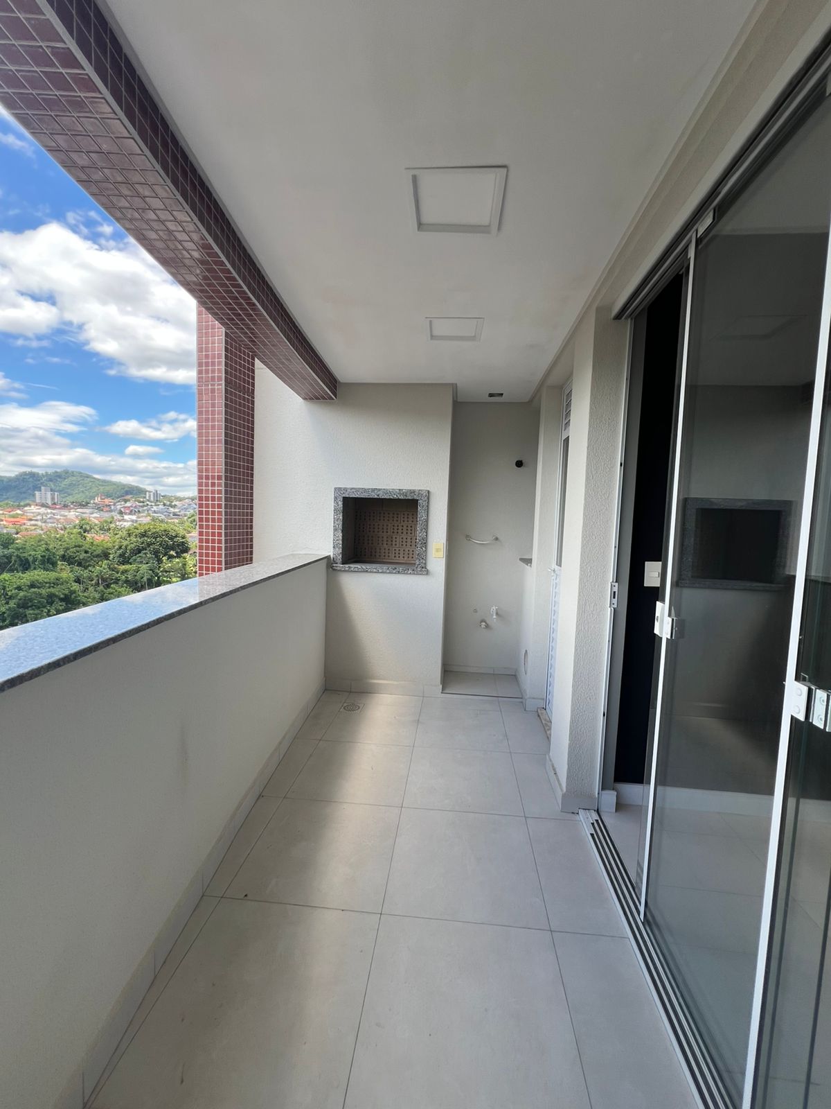 Apartamento com m&oacute;veis sob medida, Timb&oacute;, 2 Dormit&oacute;rios sendo 1 su&iacute;te, 2 vagas de garagem!  Timbó - 