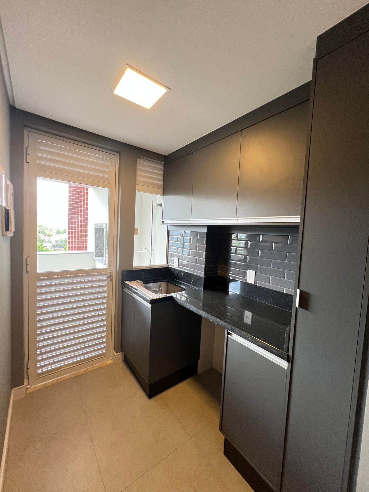 Apartamento com m&oacute;veis sob medida, Timb&oacute;, 2 Dormit&oacute;rios sendo 1 su&iacute;te, 2 vagas de garagem!  Timbó - 