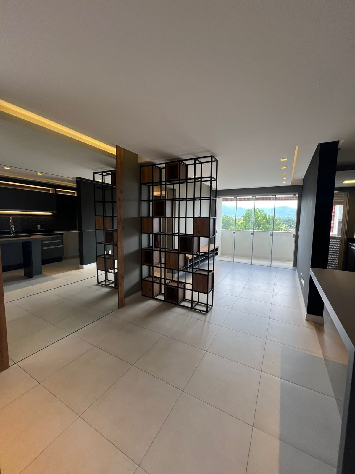 Apartamento com m&oacute;veis sob medida, Timb&oacute;, 2 Dormit&oacute;rios sendo 1 su&iacute;te, 2 vagas de garagem!  Timbó - 