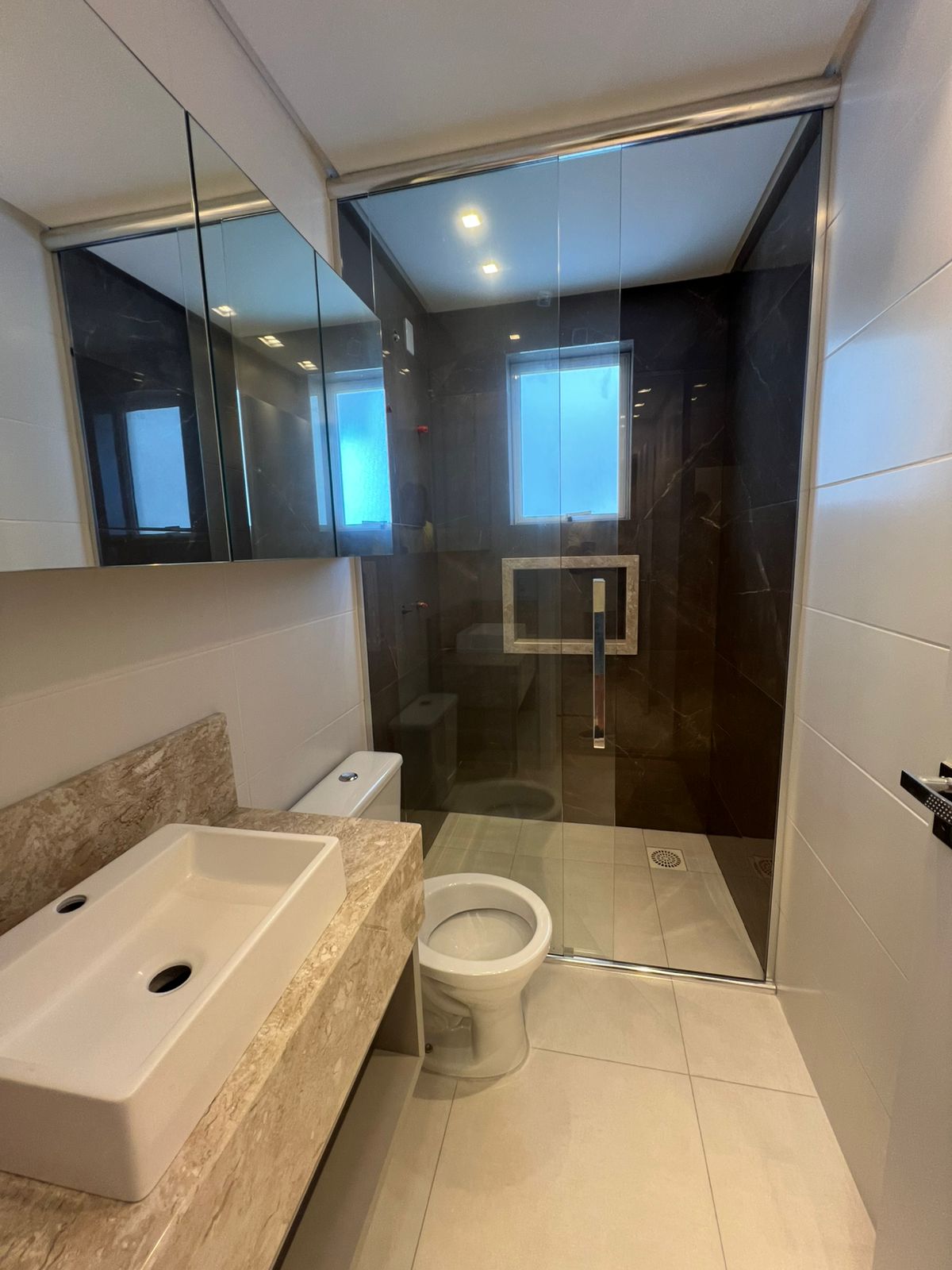 Apartamento com m&oacute;veis sob medida, Timb&oacute;, 2 Dormit&oacute;rios sendo 1 su&iacute;te, 2 vagas de garagem!  Timbó - 