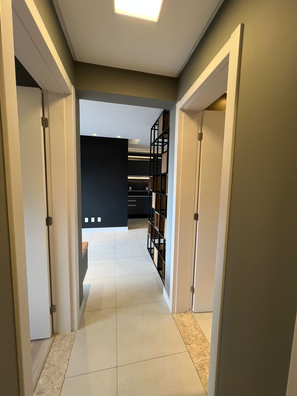 Apartamento com m&oacute;veis sob medida, Timb&oacute;, 2 Dormit&oacute;rios sendo 1 su&iacute;te, 2 vagas de garagem!  Timbó - 