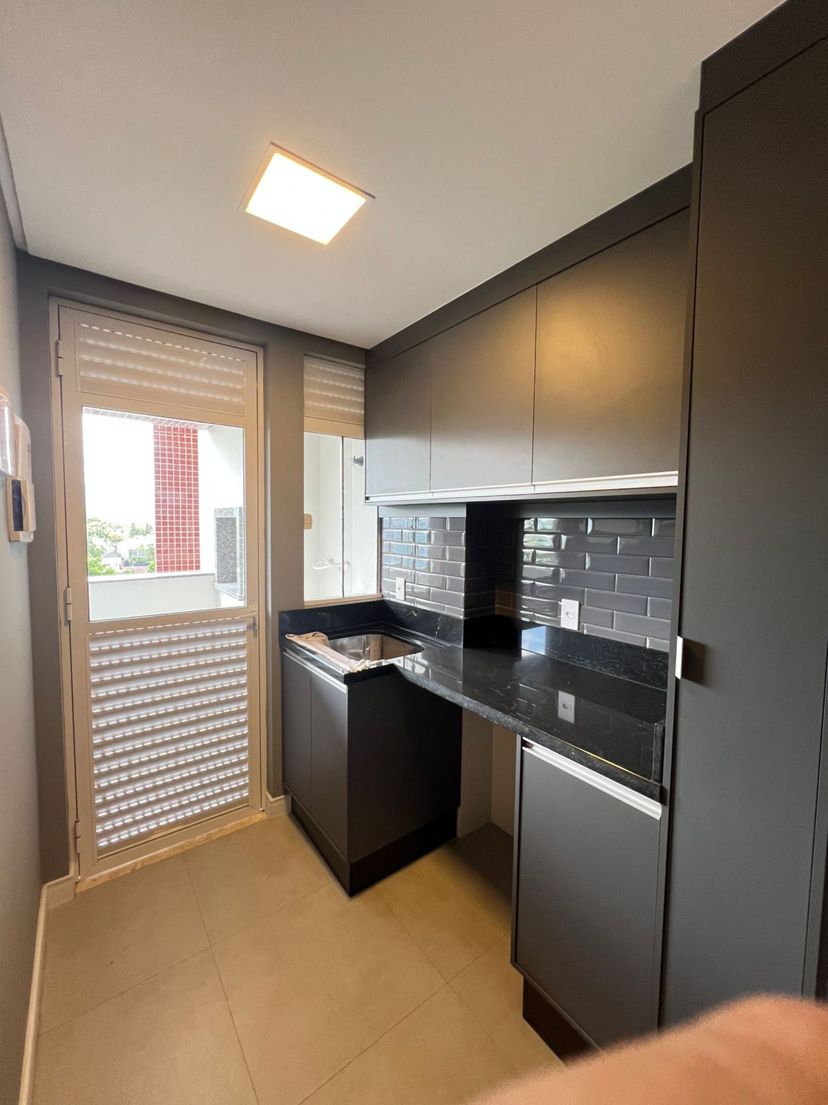 Apartamento com m&oacute;veis sob medida, Timb&oacute;, 2 Dormit&oacute;rios sendo 1 su&iacute;te, 2 vagas de garagem!  Timbó - 