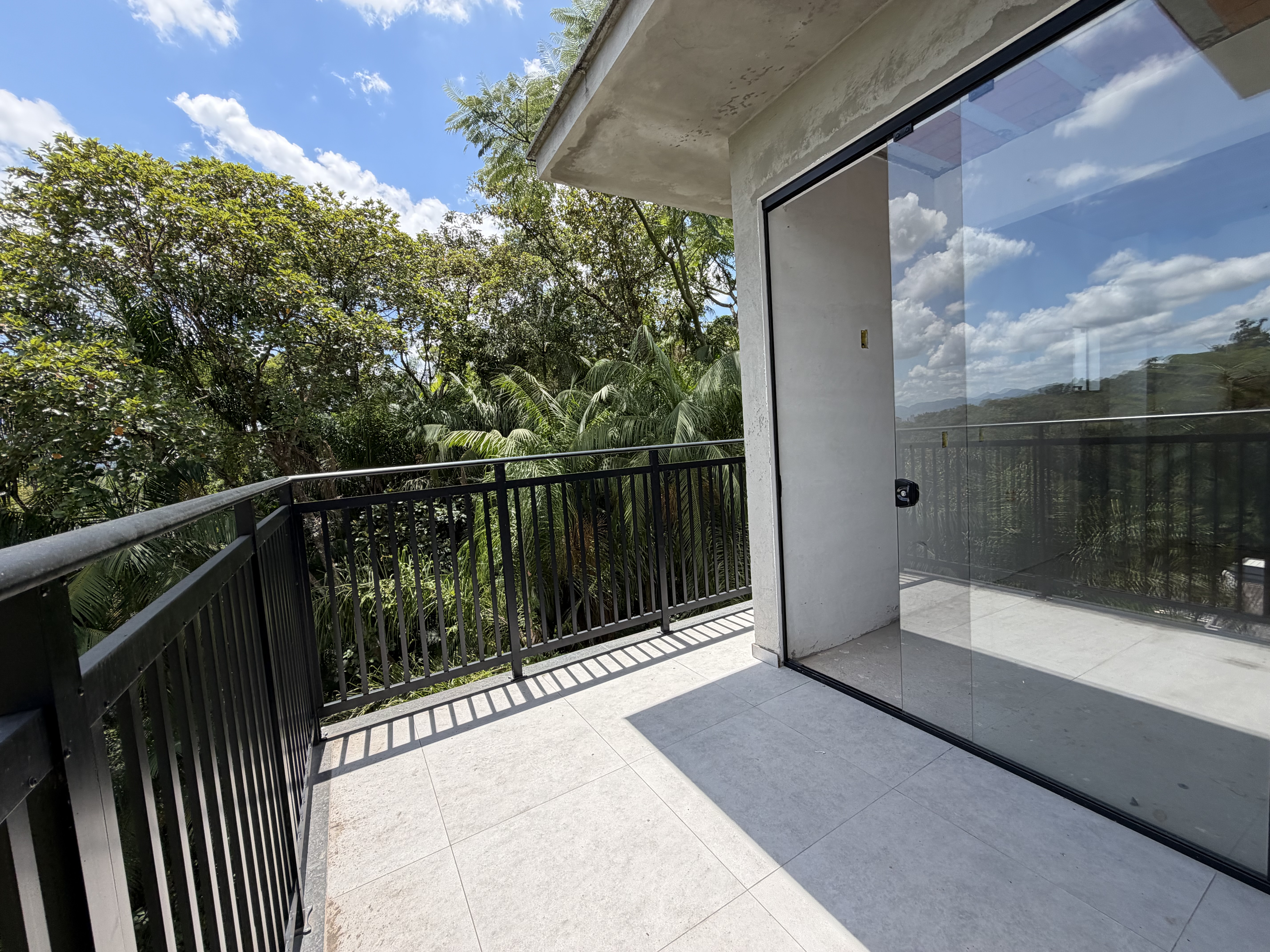 Casa Nova em Timb&oacute;, 4 dormit&oacute;rios sendo 2 su&iacute;tes, lareira, 2 vagas garagem!  Timbó - 