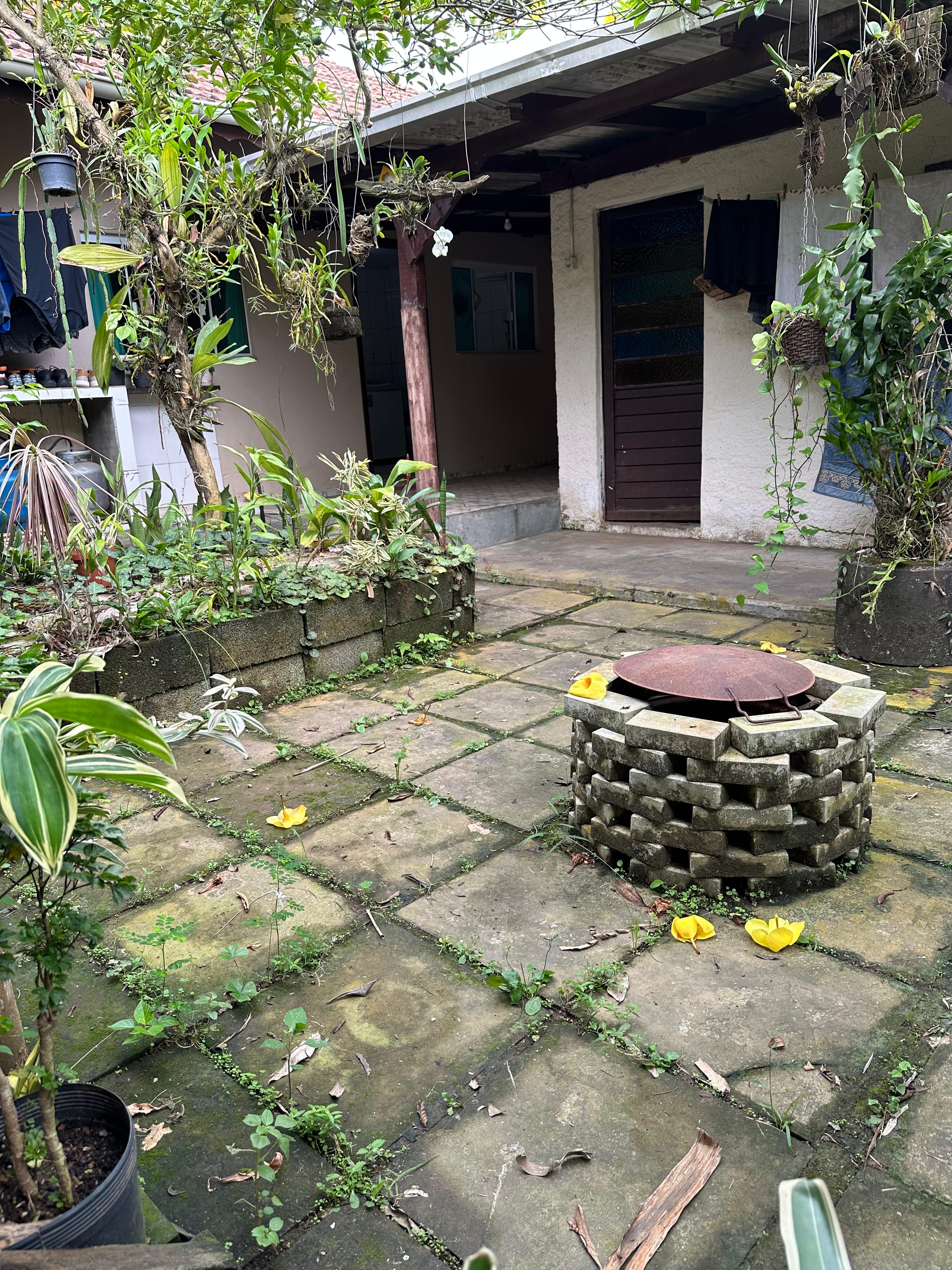 Casa em Timb&oacute; com 3 dormit&oacute;rios e 2 banheiros. Possui galp&atilde;o nos fundos  Timbó - 