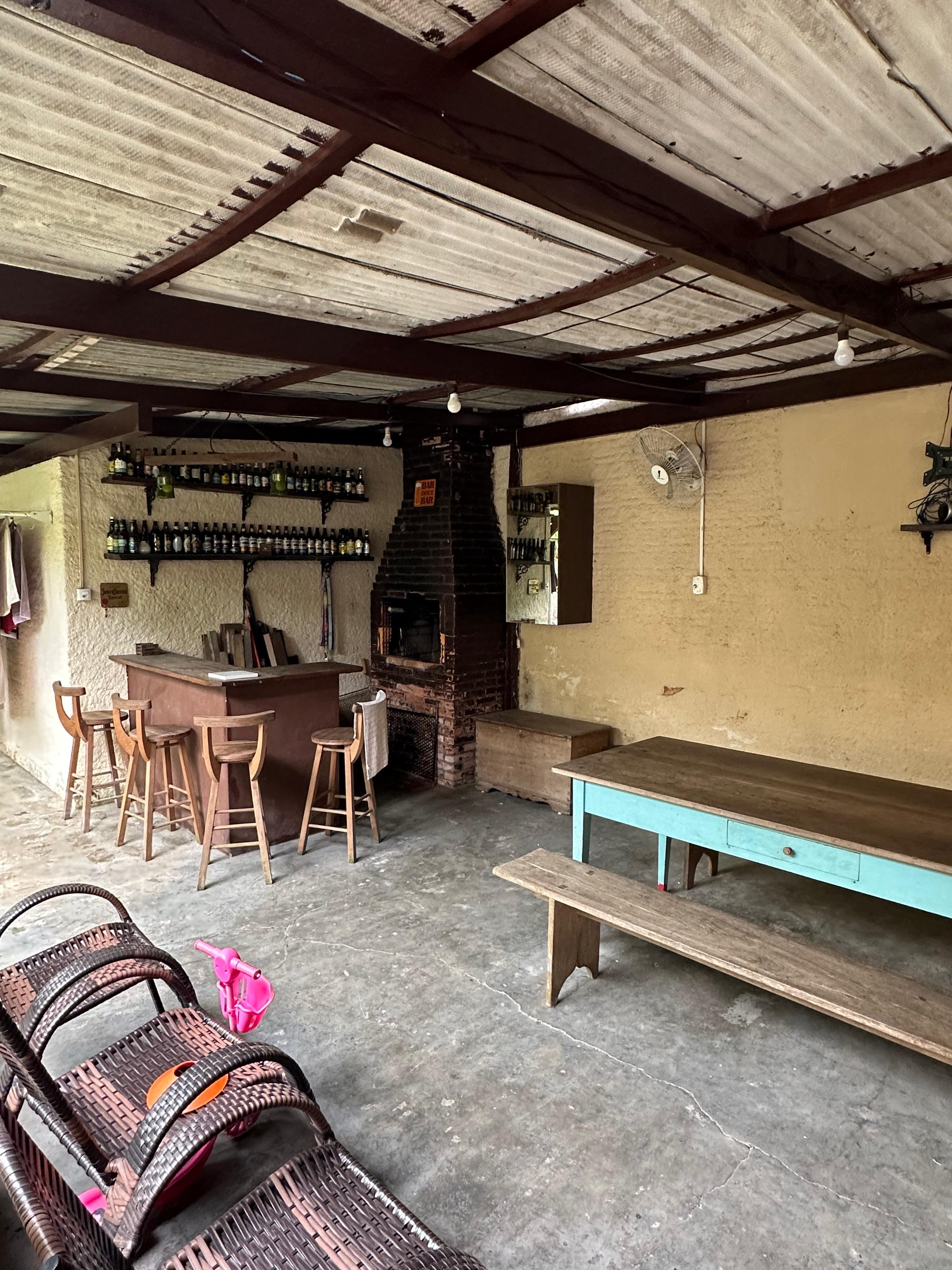 Casa em Timb&oacute; com 3 dormit&oacute;rios e 2 banheiros. Possui galp&atilde;o nos fundos  Timbó - 