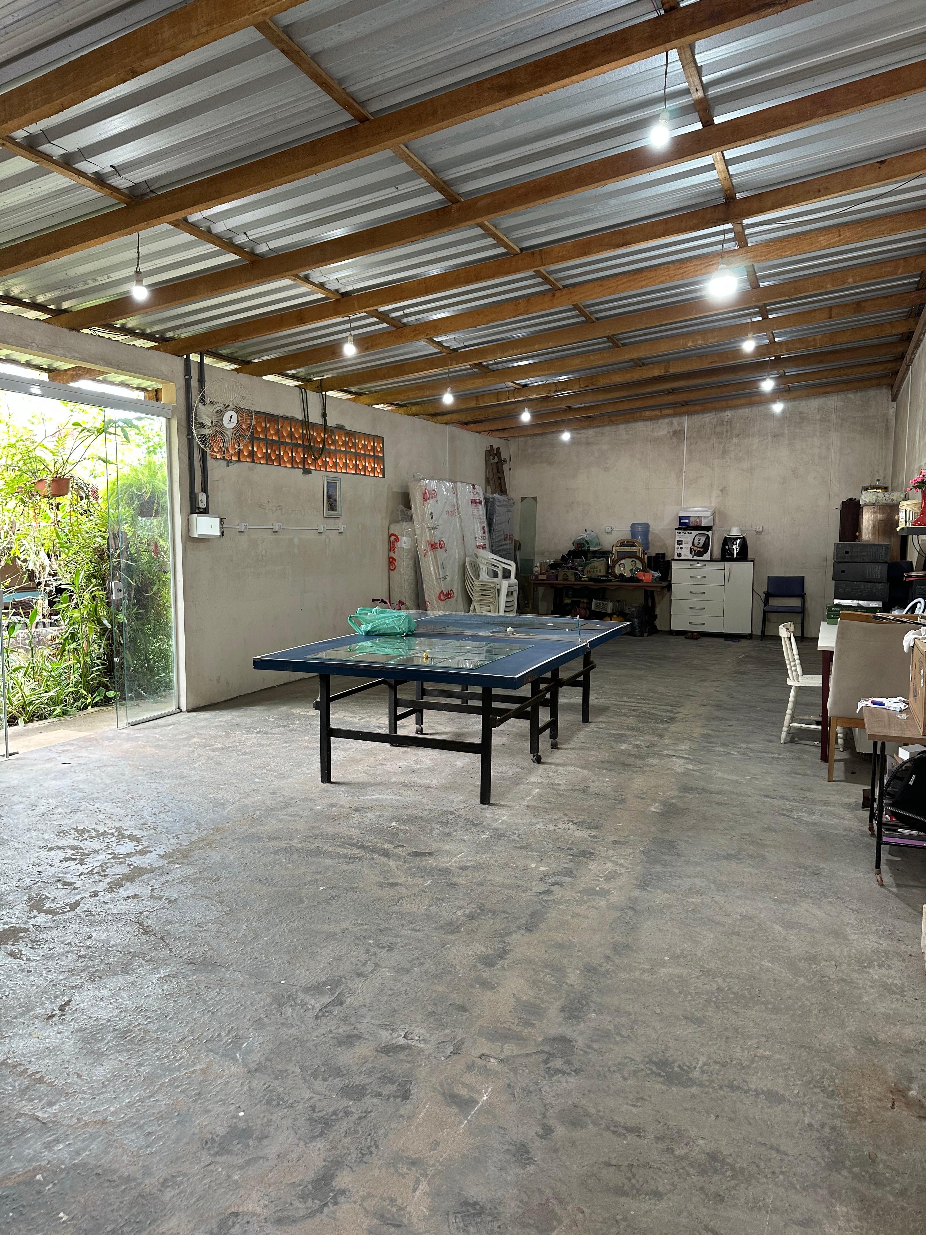 Casa em Timb&oacute; com 3 dormit&oacute;rios e 2 banheiros. Possui galp&atilde;o nos fundos  Timbó - 