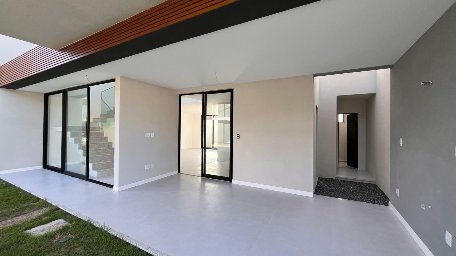 Casa de Alto padr&atilde;o 4- Su&iacute;tes na Priscila Dutra - L. de Freitas Rua Priscila B Dutra Lauro de Freitas - 