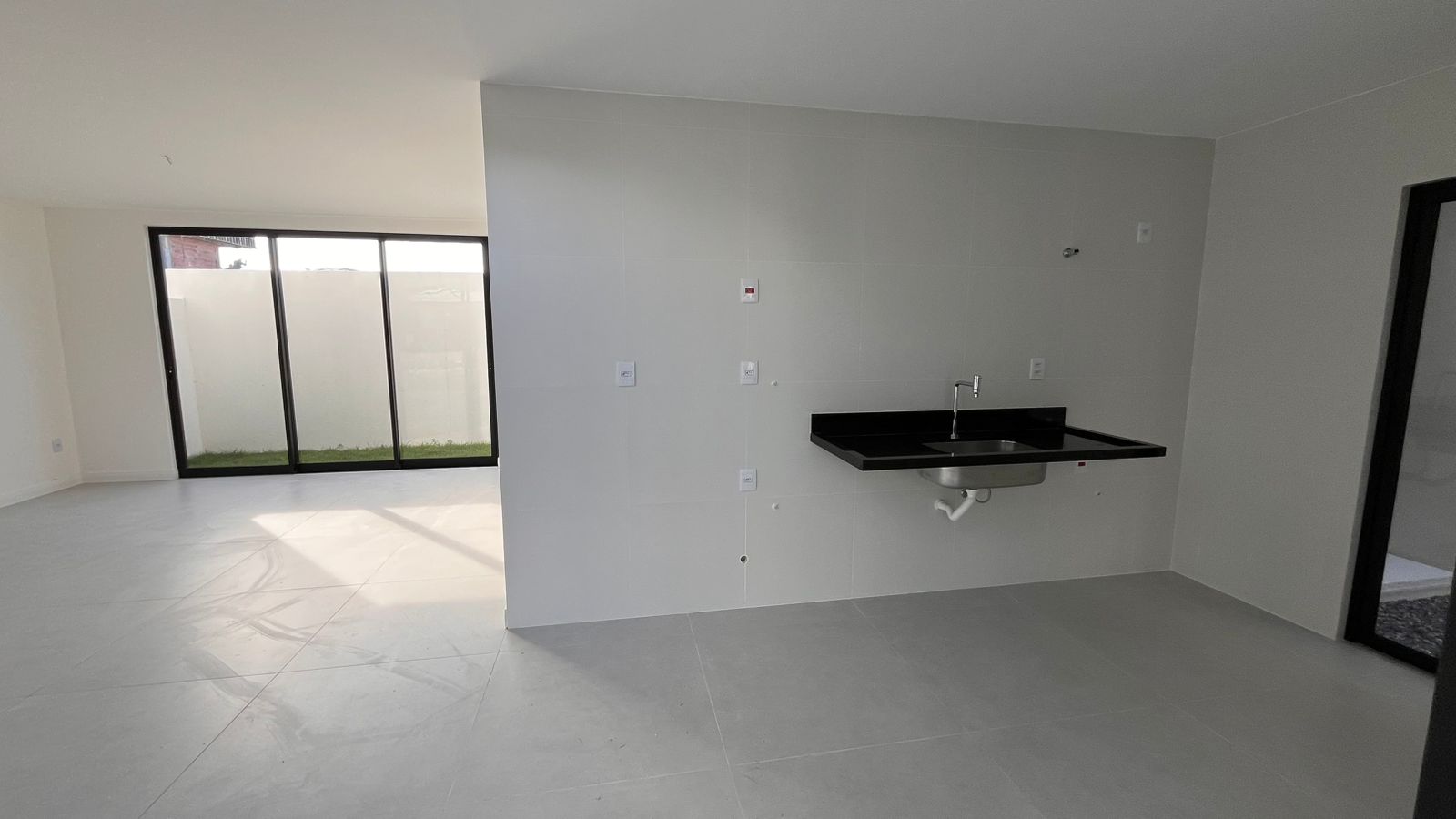 Casa de Alto padr&atilde;o 4- Su&iacute;tes na Priscila Dutra - L. de Freitas Rua Priscila B Dutra Lauro de Freitas - 