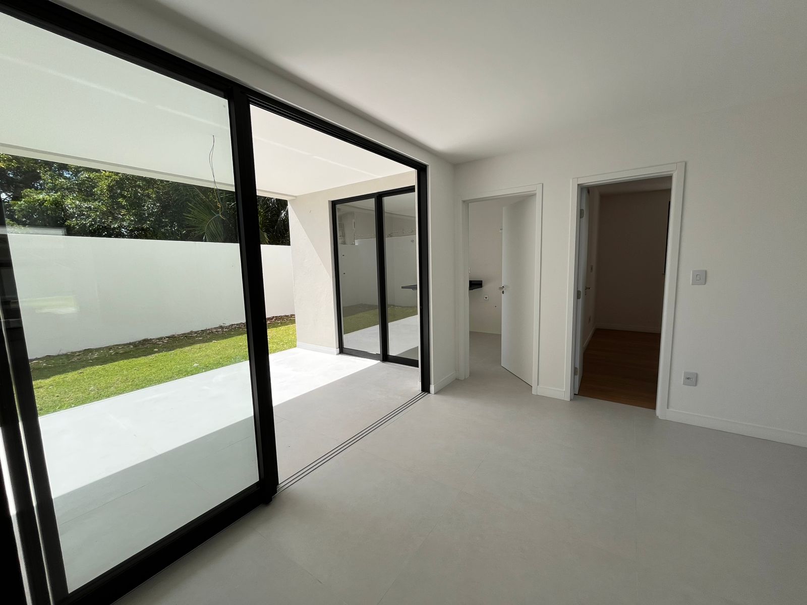 Casa de Alto padr&atilde;o 4- Su&iacute;tes na Priscila Dutra - L. de Freitas Rua Priscila B Dutra Lauro de Freitas - 