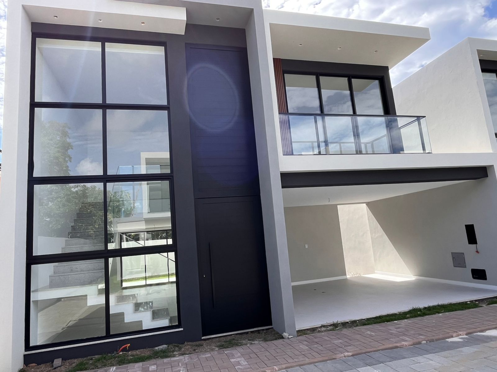 Casa de Alto padr&atilde;o 4- Su&iacute;tes na Priscila Dutra - L. de Freitas Rua Priscila B Dutra Lauro de Freitas - 