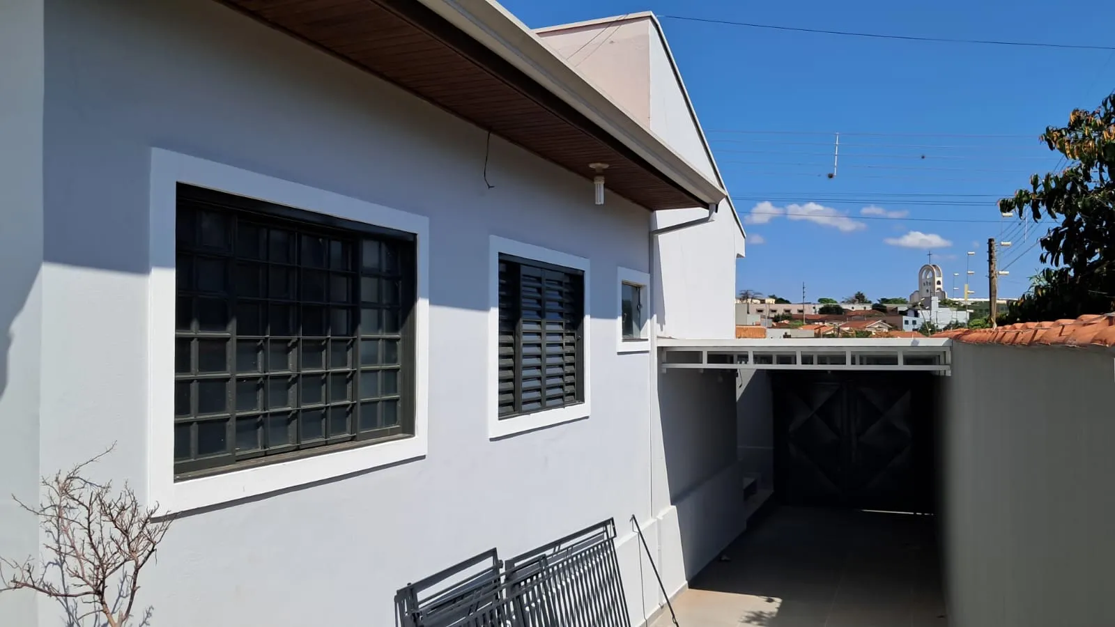 Casa de Esquina com Piscina No Ip&ecirc; Rua João Camilo dos Santos Santa Cruz do Rio Pardo - 