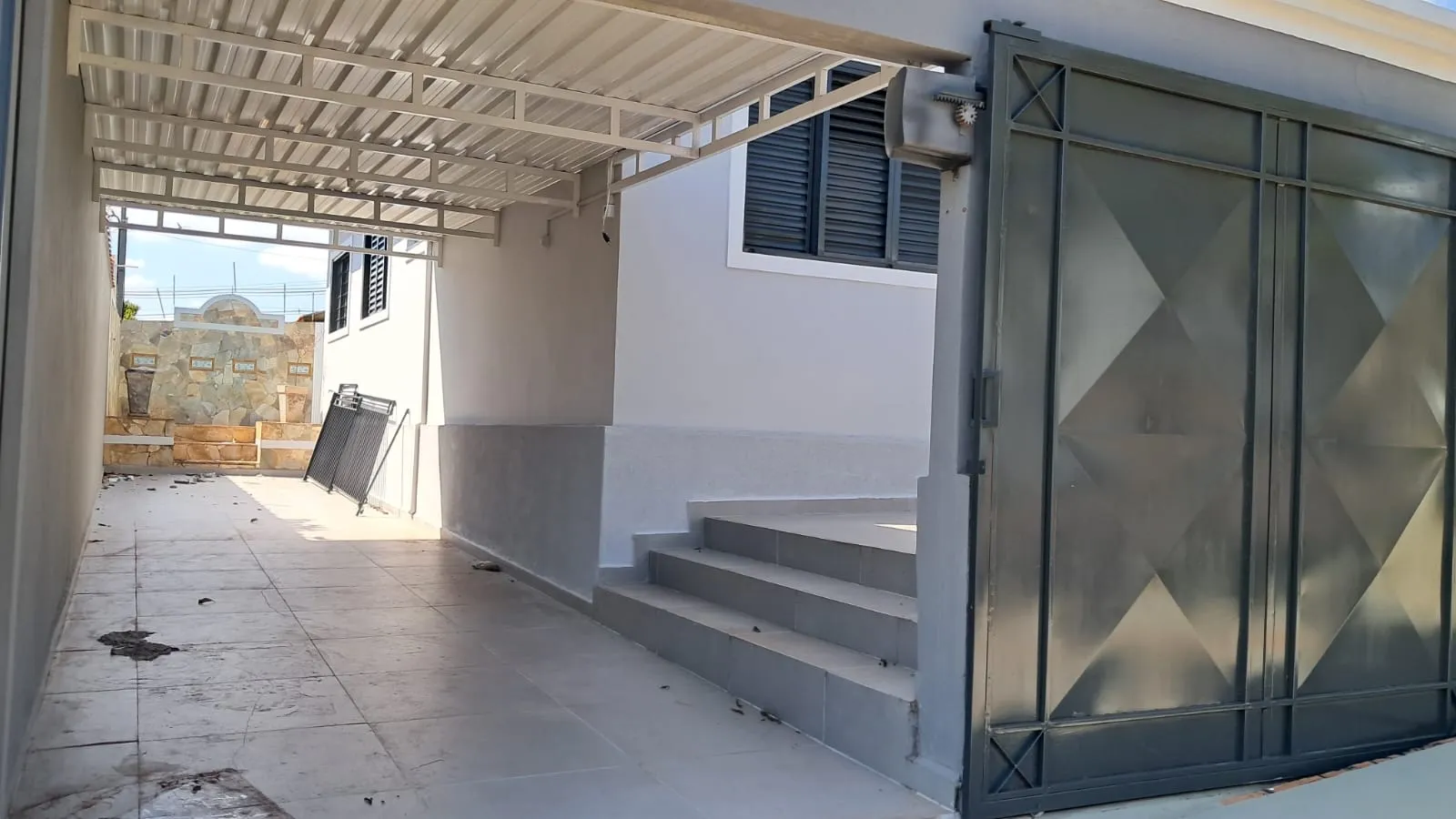 Casa de Esquina com Piscina No Ip&ecirc; Rua João Camilo dos Santos Santa Cruz do Rio Pardo - 
