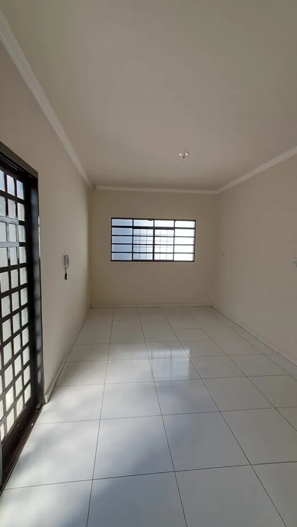 Casa de Esquina com Piscina No Ip&ecirc; Rua João Camilo dos Santos Santa Cruz do Rio Pardo - 