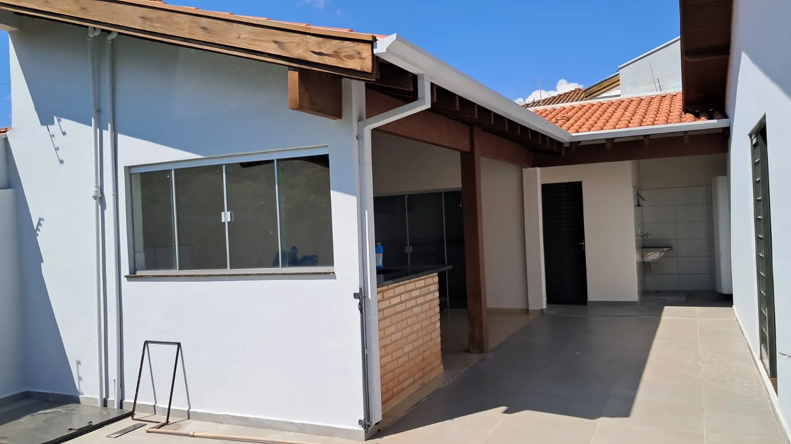 Casa de Esquina com Piscina No Ip&ecirc; Rua João Camilo dos Santos Santa Cruz do Rio Pardo - 
