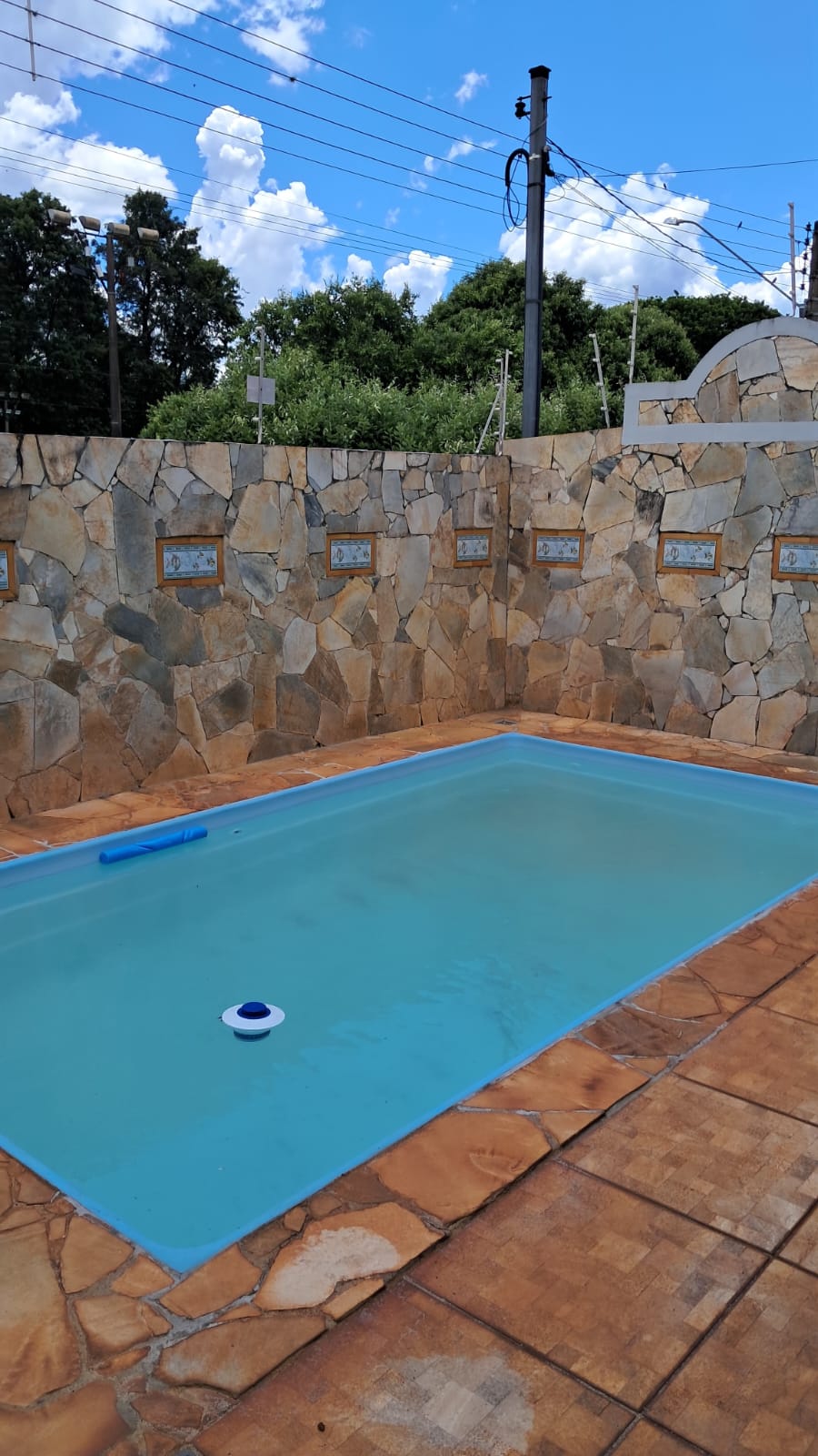 Casa de Esquina com Piscina No Ip&ecirc; Rua João Camilo dos Santos SANTA CRUZ DO RIO PARDO - 