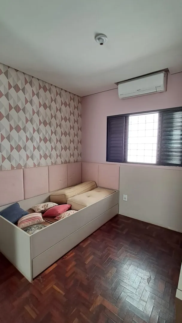 Casa de Esquina com Piscina No Ip&ecirc; Rua João Camilo dos Santos Santa Cruz do Rio Pardo - 