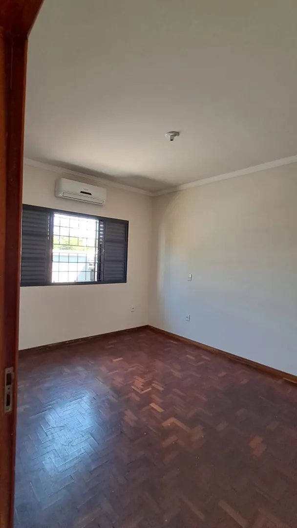 Casa de Esquina com Piscina No Ip&ecirc; Rua João Camilo dos Santos Santa Cruz do Rio Pardo - 