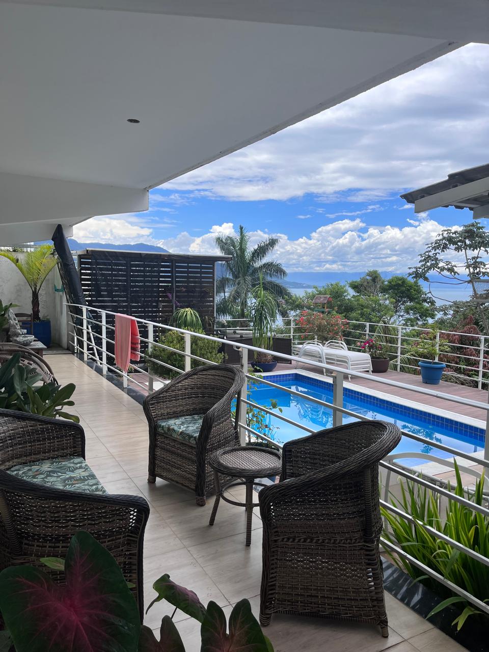 VENDO LINDA CASA - EXCELENTE LOCALIZA&Ccedil;&Atilde;O - 6 SU&Iacute;TES - 4 VAGAS - PISCINA Alameda Piúva Ilhabela - 