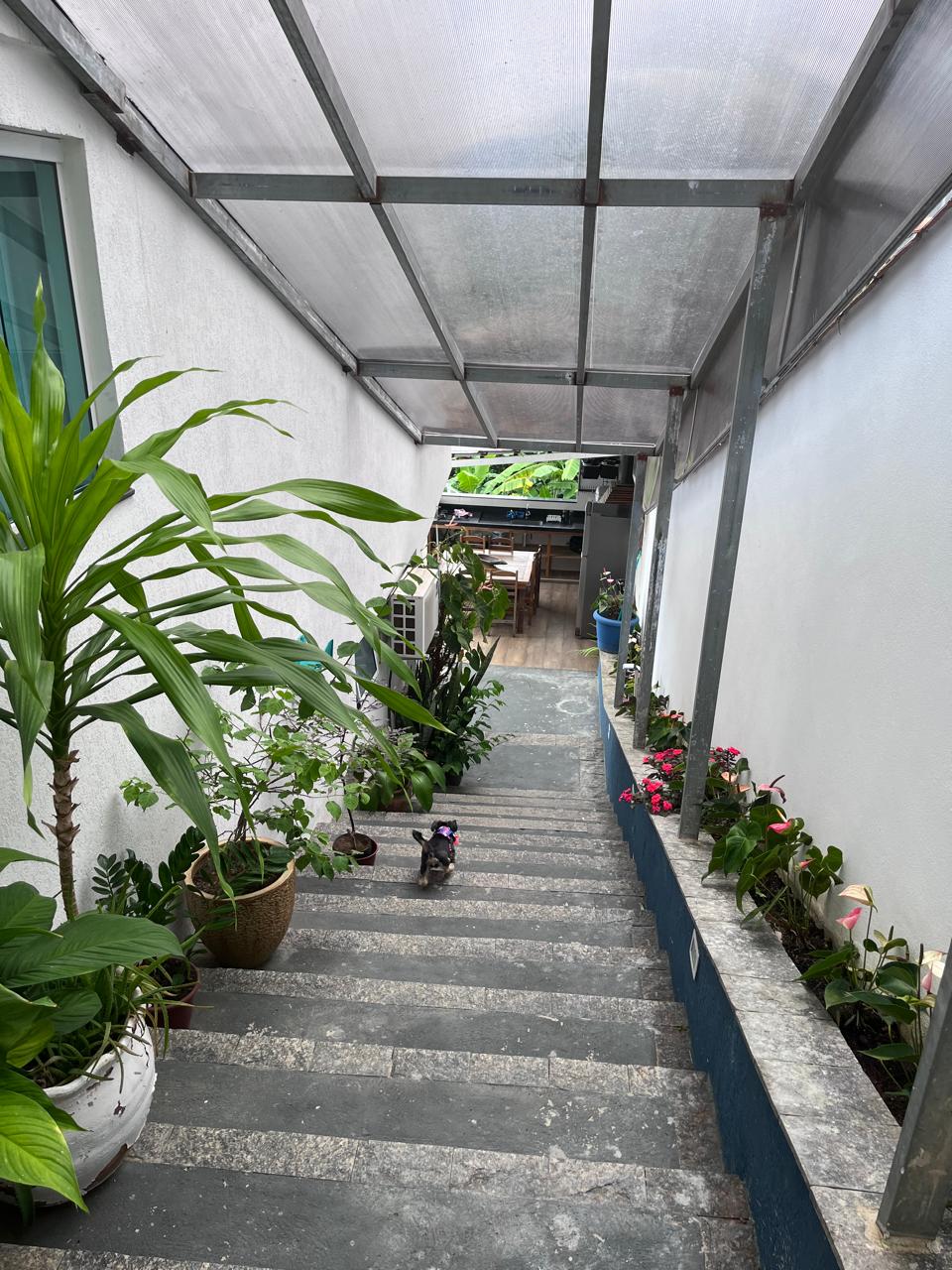 VENDO LINDA CASA - EXCELENTE LOCALIZA&Ccedil;&Atilde;O - 6 SU&Iacute;TES - 4 VAGAS - PISCINA Alameda Piúva Ilhabela - 