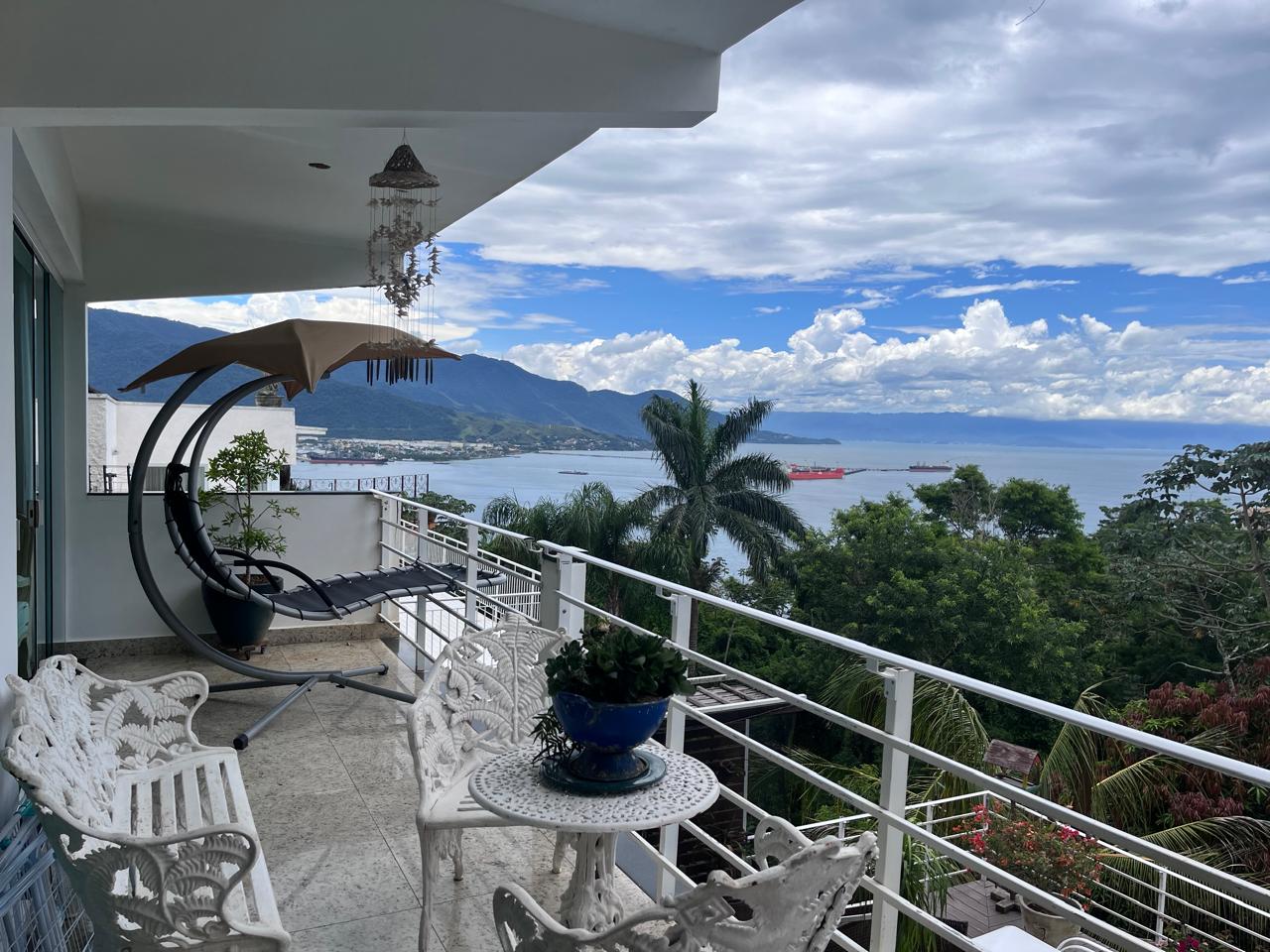 VENDO LINDA CASA - EXCELENTE LOCALIZA&Ccedil;&Atilde;O - 6 SU&Iacute;TES - 4 VAGAS - PISCINA Alameda Piúva Ilhabela - 