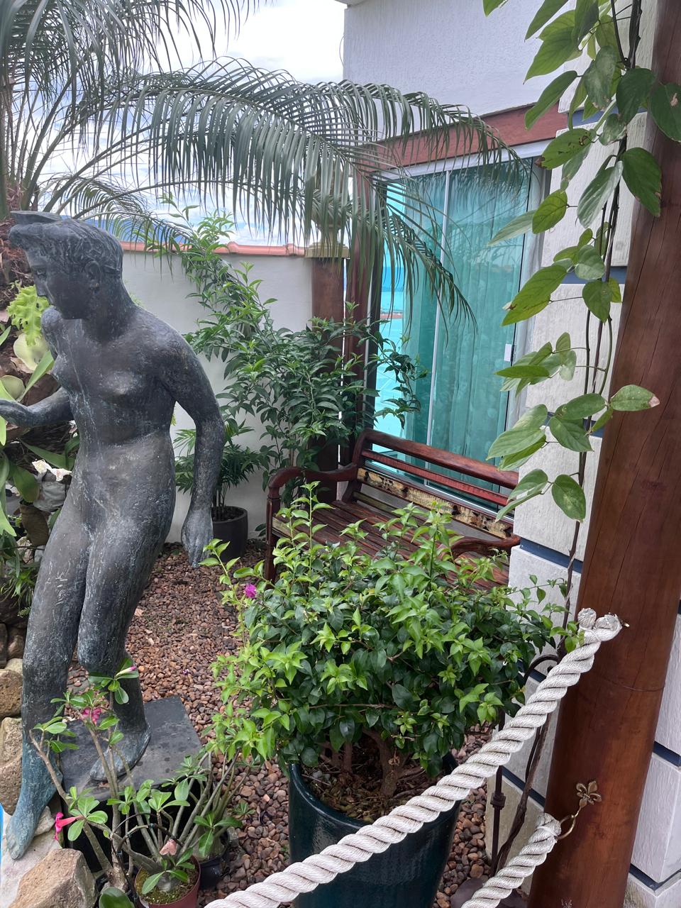 VENDO LINDA CASA - EXCELENTE LOCALIZA&Ccedil;&Atilde;O - 6 SU&Iacute;TES - 4 VAGAS - PISCINA Alameda Piúva Ilhabela - 