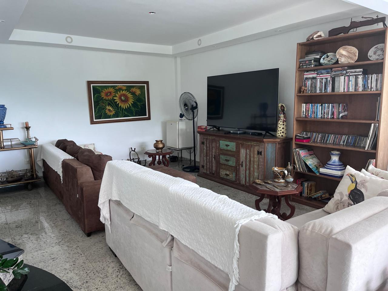 VENDO LINDA CASA - EXCELENTE LOCALIZA&Ccedil;&Atilde;O - 6 SU&Iacute;TES - 4 VAGAS - PISCINA Alameda Piúva Ilhabela - 