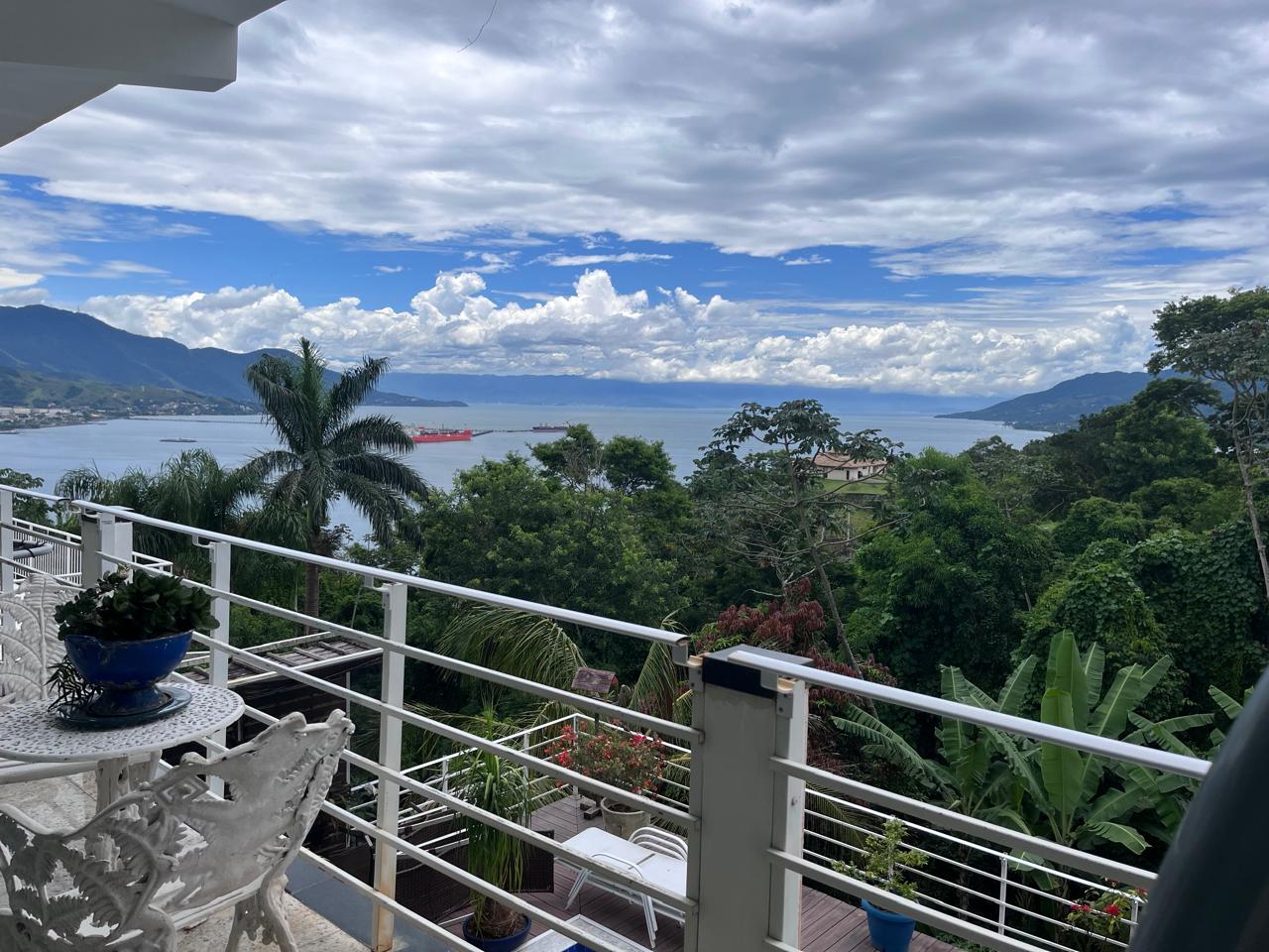 VENDO LINDA CASA - EXCELENTE LOCALIZA&Ccedil;&Atilde;O - 6 SU&Iacute;TES - 4 VAGAS - PISCINA Alameda Piúva Ilhabela - 