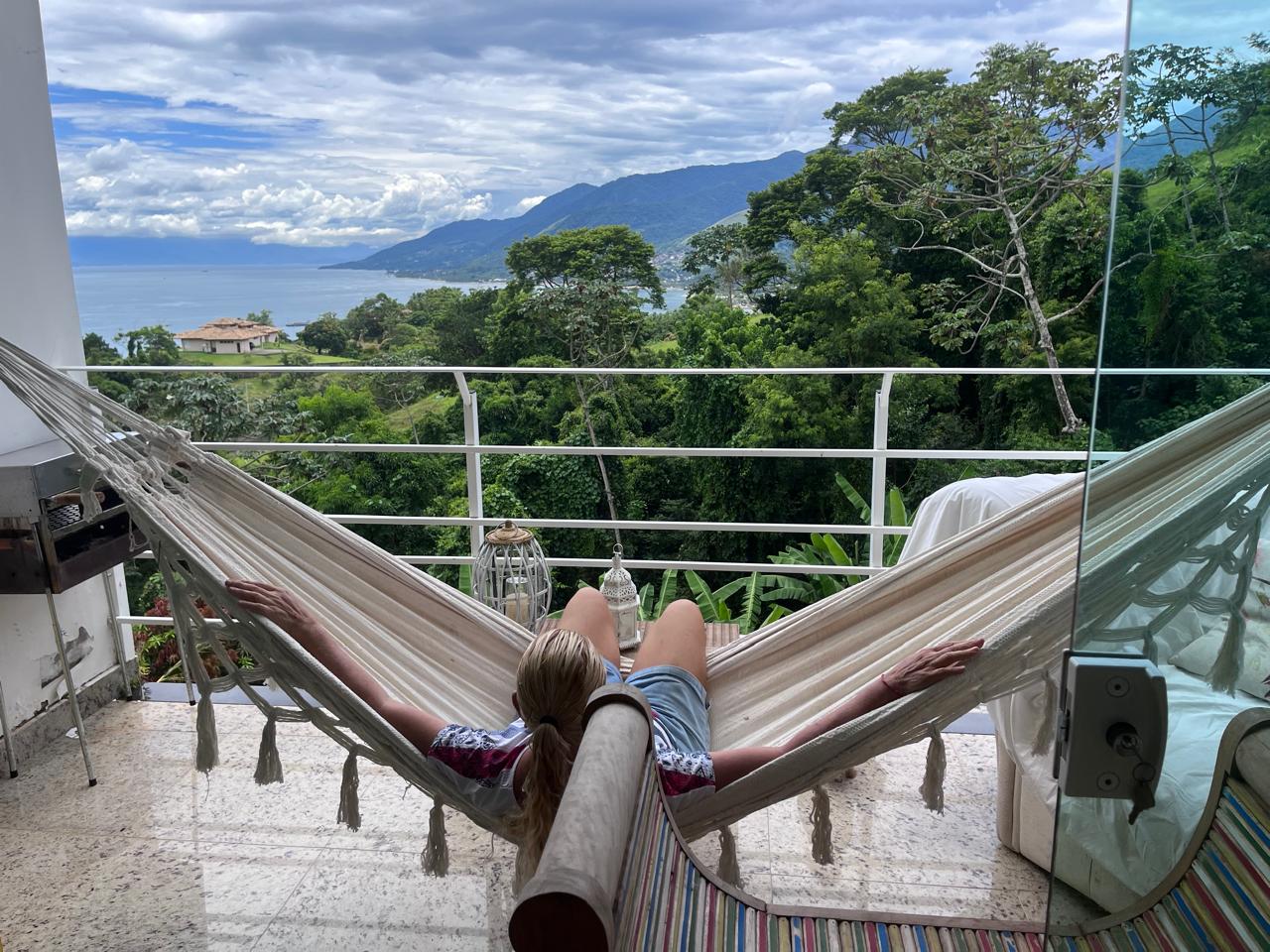 VENDO LINDA CASA - EXCELENTE LOCALIZA&Ccedil;&Atilde;O - 6 SU&Iacute;TES - 4 VAGAS - PISCINA Alameda Piúva Ilhabela - 