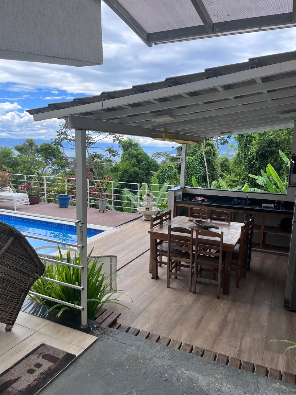 VENDO LINDA CASA - EXCELENTE LOCALIZA&Ccedil;&Atilde;O - 6 SU&Iacute;TES - 4 VAGAS - PISCINA Alameda Piúva Ilhabela - 