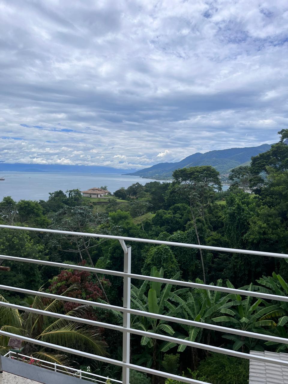 VENDO LINDA CASA - EXCELENTE LOCALIZA&Ccedil;&Atilde;O - 6 SU&Iacute;TES - 4 VAGAS - PISCINA Alameda Piúva Ilhabela - 