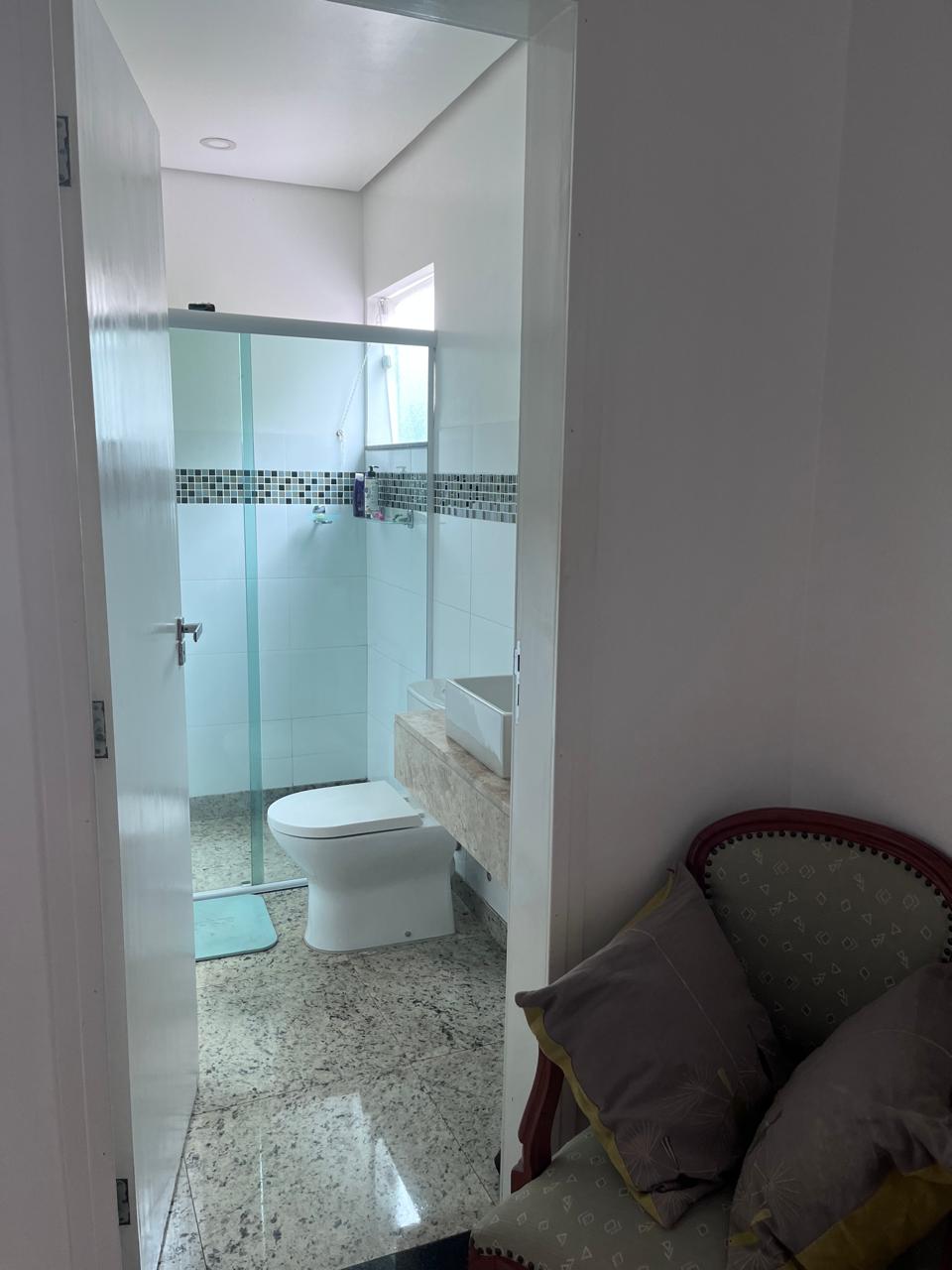 VENDO LINDA CASA - EXCELENTE LOCALIZA&Ccedil;&Atilde;O - 6 SU&Iacute;TES - 4 VAGAS - PISCINA Alameda Piúva Ilhabela - 