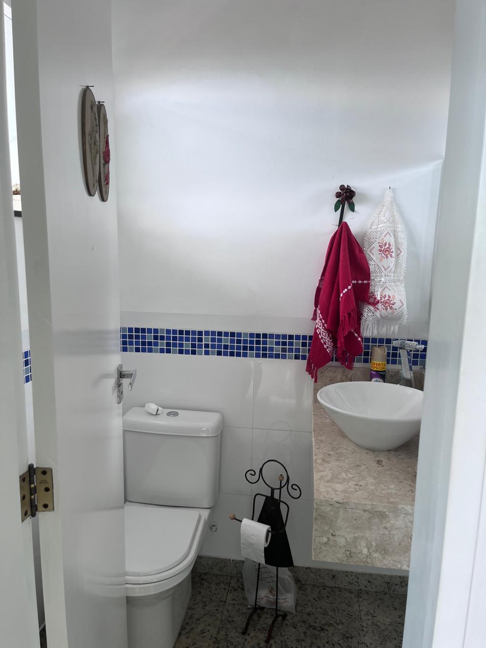 VENDO LINDA CASA - EXCELENTE LOCALIZA&Ccedil;&Atilde;O - 6 SU&Iacute;TES - 4 VAGAS - PISCINA Alameda Piúva Ilhabela - 