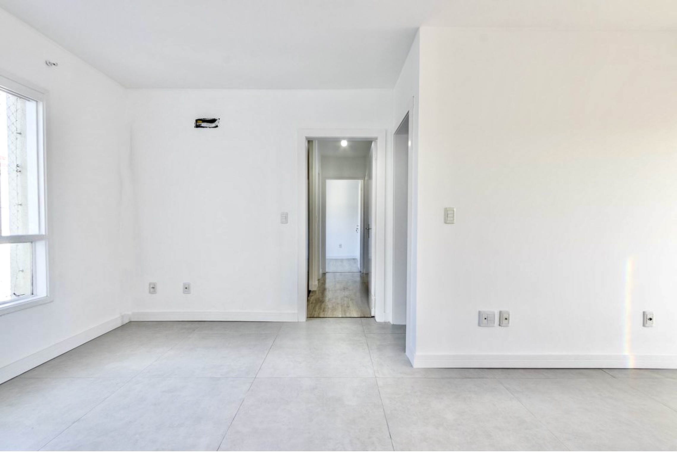 R$ 450.000 - &Oacute;TIMO APARTAMENTO - 76M2 - 2 DORM - CHURRASQUEIRA - 1 VAGA - ELEVADOR Rua Chile Porto Alegre - 