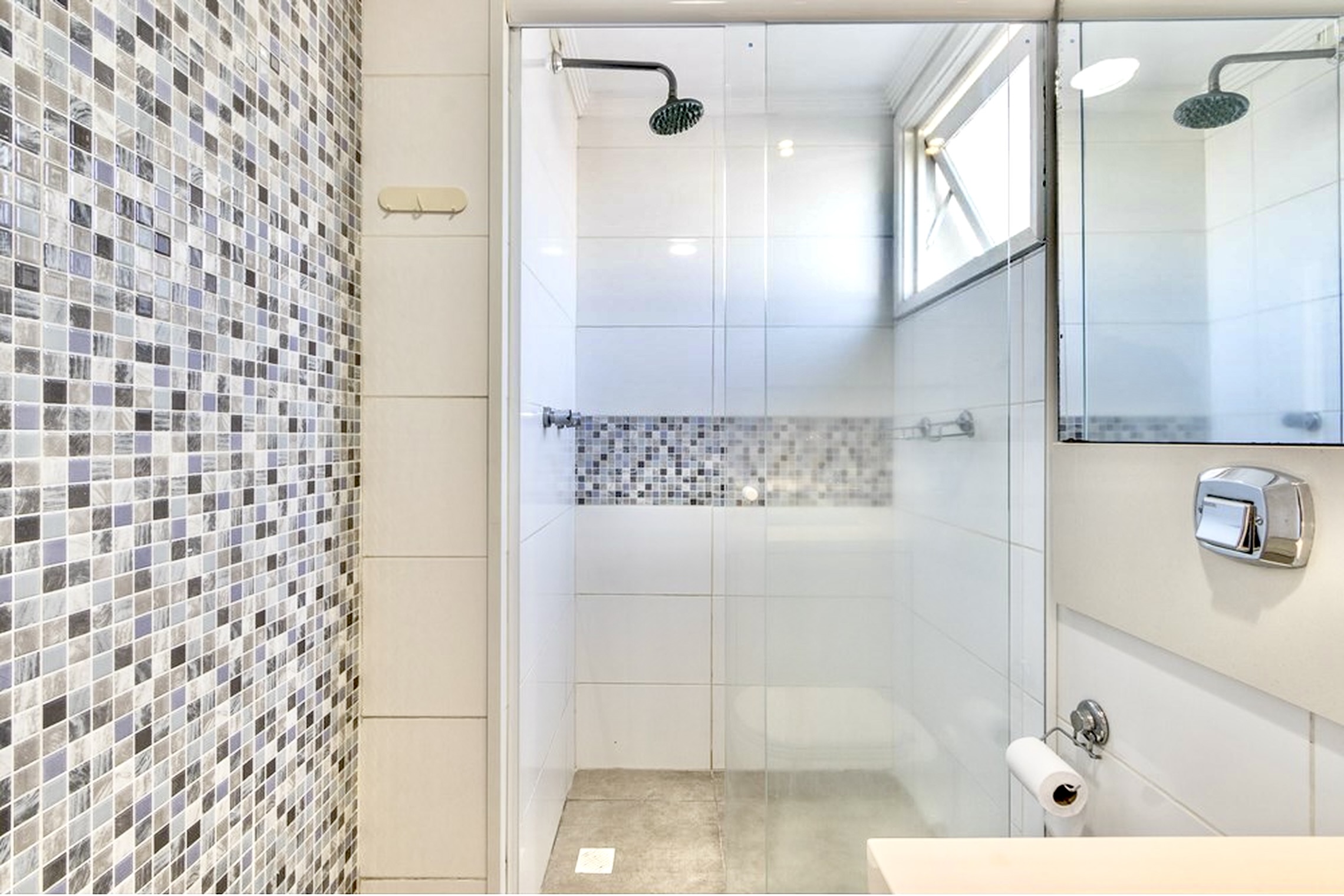 R$ 450.000 - &Oacute;TIMO APARTAMENTO - 76M2 - 2 DORM - CHURRASQUEIRA - 1 VAGA - ELEVADOR Rua Chile Porto Alegre - 