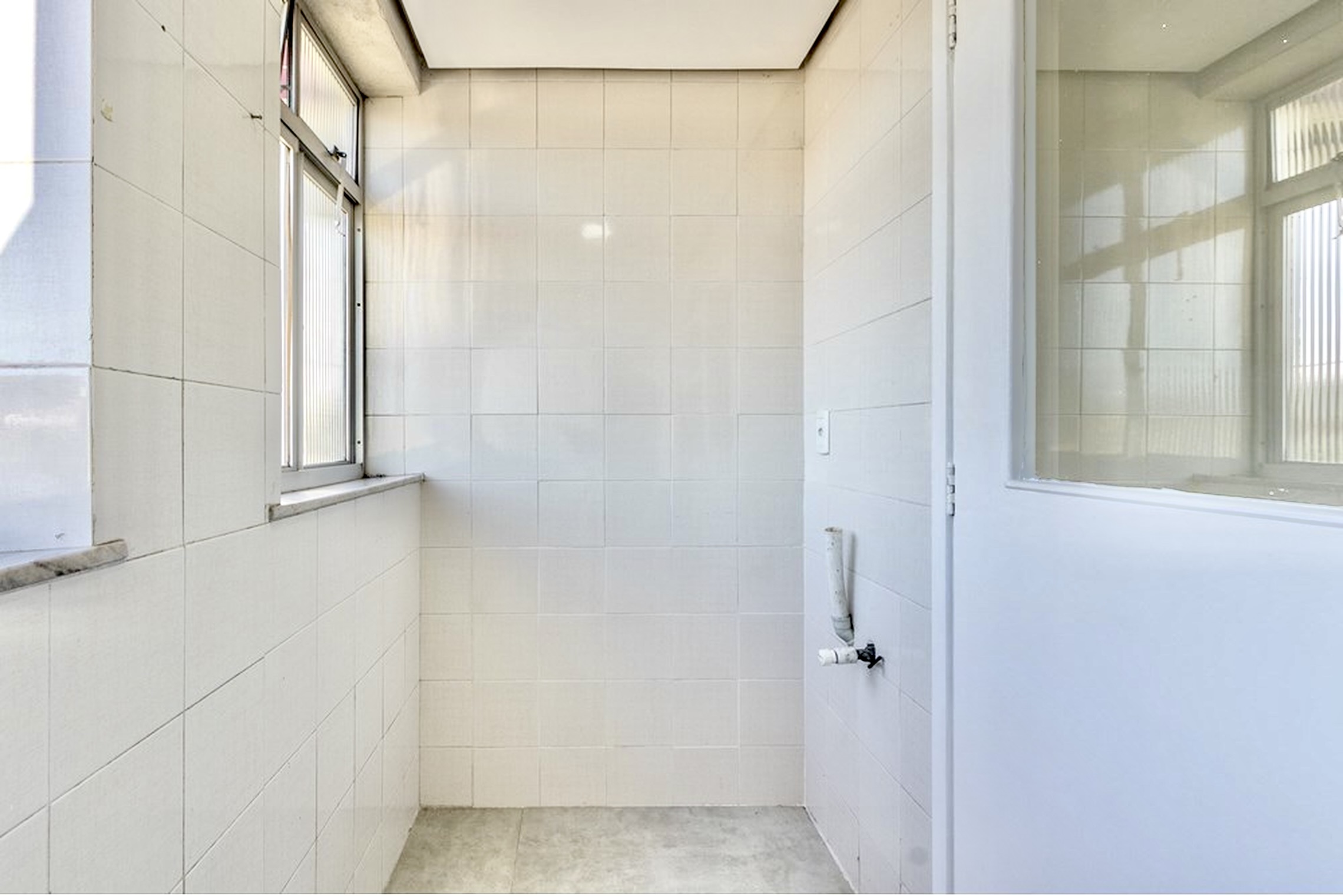 R$ 450.000 - &Oacute;TIMO APARTAMENTO - 76M2 - 2 DORM - CHURRASQUEIRA - 1 VAGA - ELEVADOR Rua Chile Porto Alegre - 