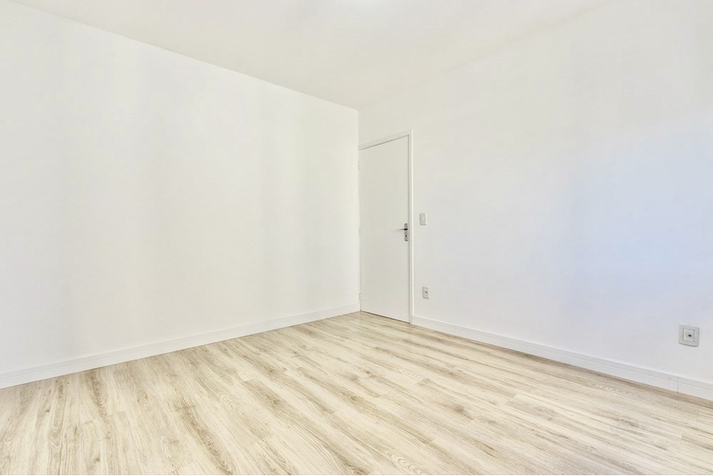 R$ 450.000 - &Oacute;TIMO APARTAMENTO - 76M2 - 2 DORM - CHURRASQUEIRA - 1 VAGA - ELEVADOR Rua Chile Porto Alegre - 