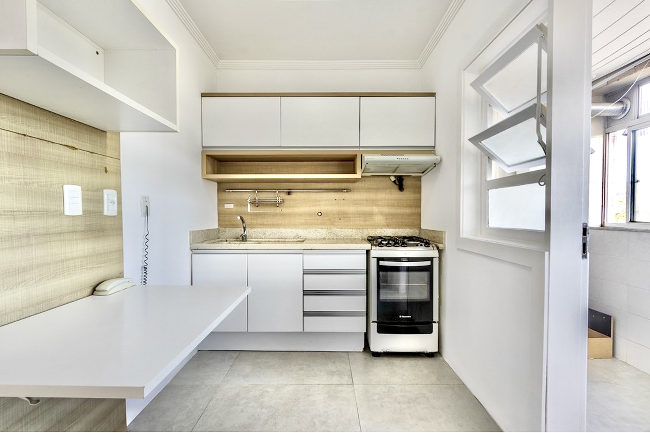 R$ 450.000 - &Oacute;TIMO APARTAMENTO - 76M2 - 2 DORM - CHURRASQUEIRA - 1 VAGA - ELEVADOR Rua Chile Porto Alegre - 