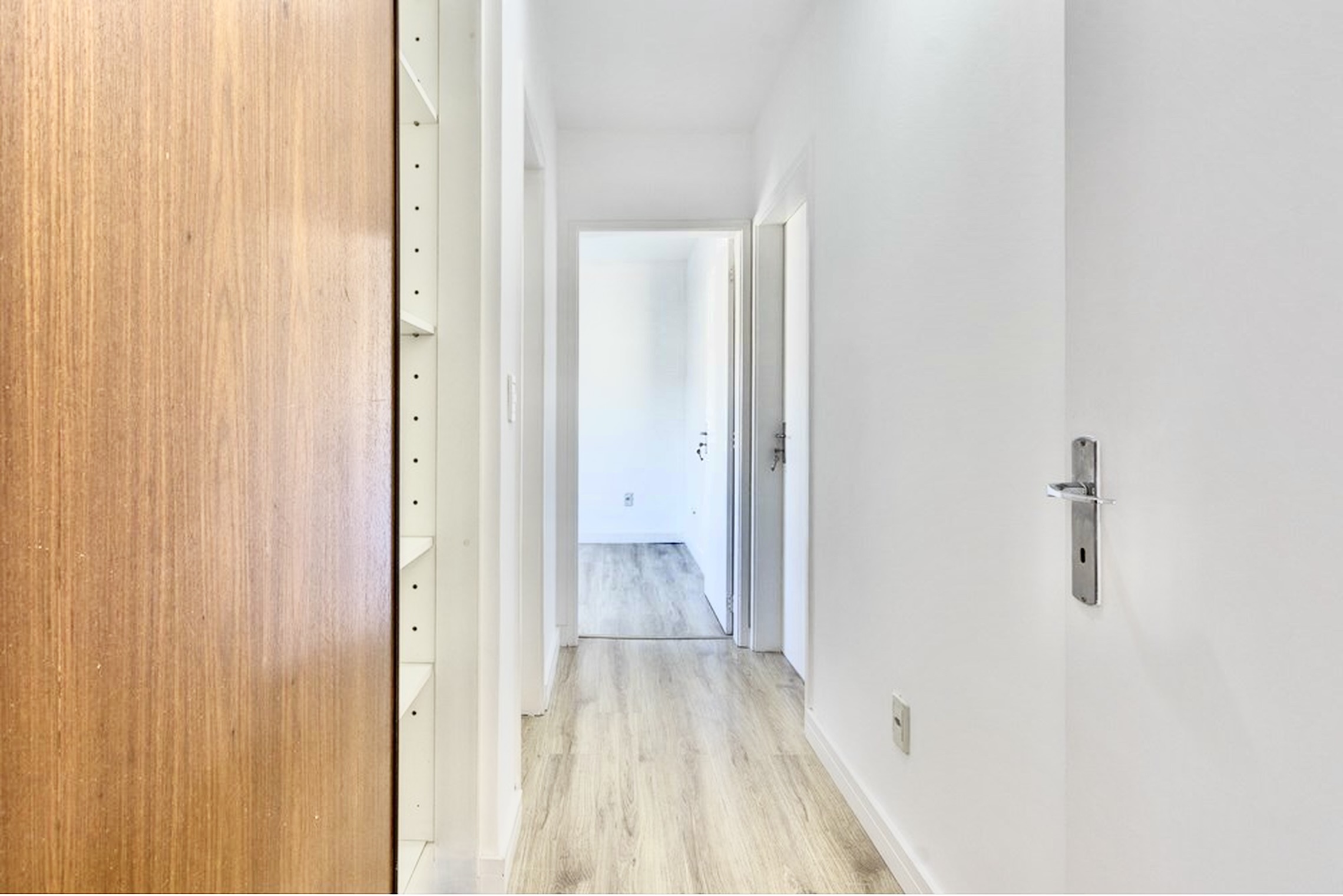 R$ 450.000 - &Oacute;TIMO APARTAMENTO - 76M2 - 2 DORM - CHURRASQUEIRA - 1 VAGA - ELEVADOR Rua Chile Porto Alegre - 