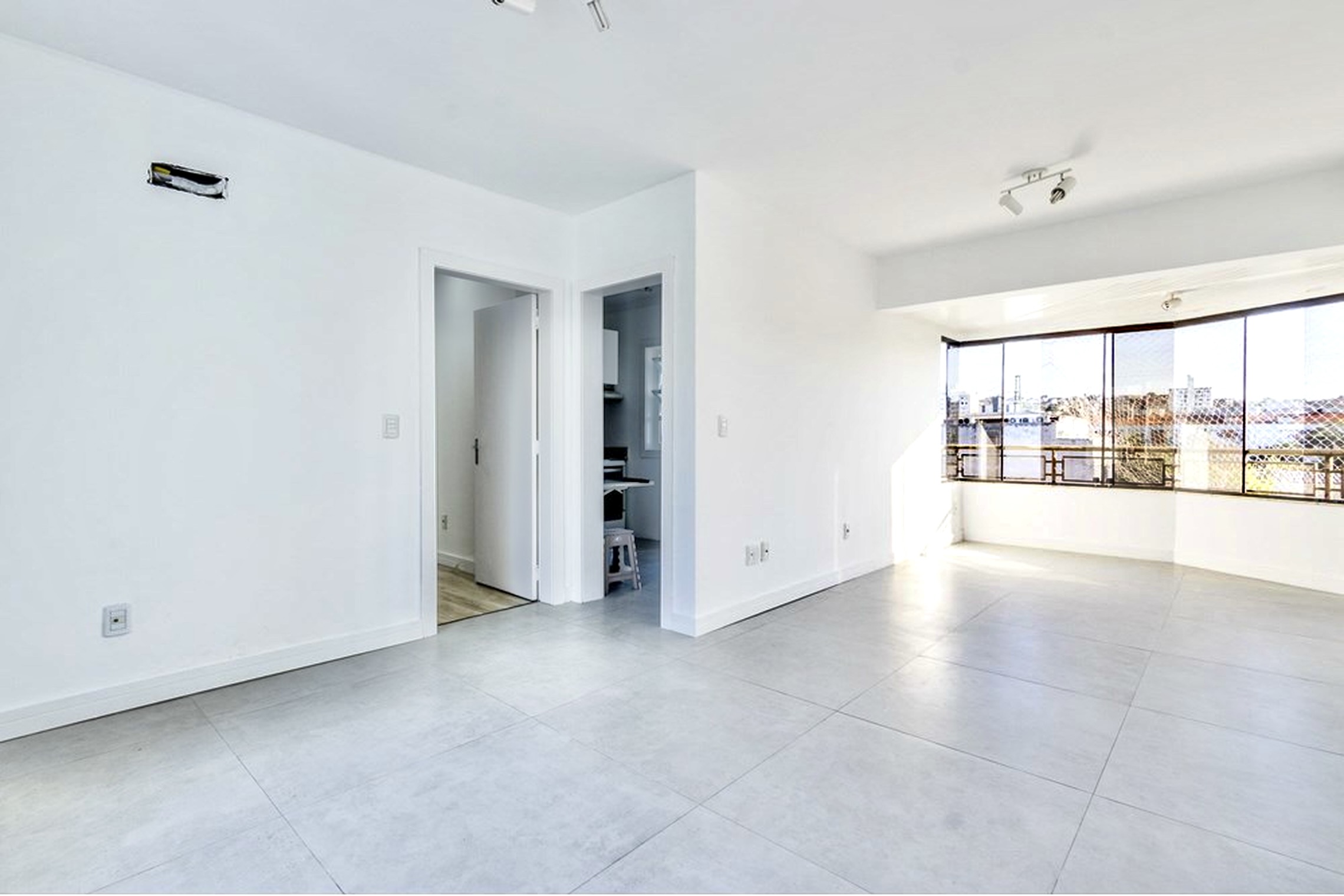 R$ 450.000 - &Oacute;TIMO APARTAMENTO - 76M2 - 2 DORM - CHURRASQUEIRA - 1 VAGA - ELEVADOR Rua Chile Porto Alegre - 