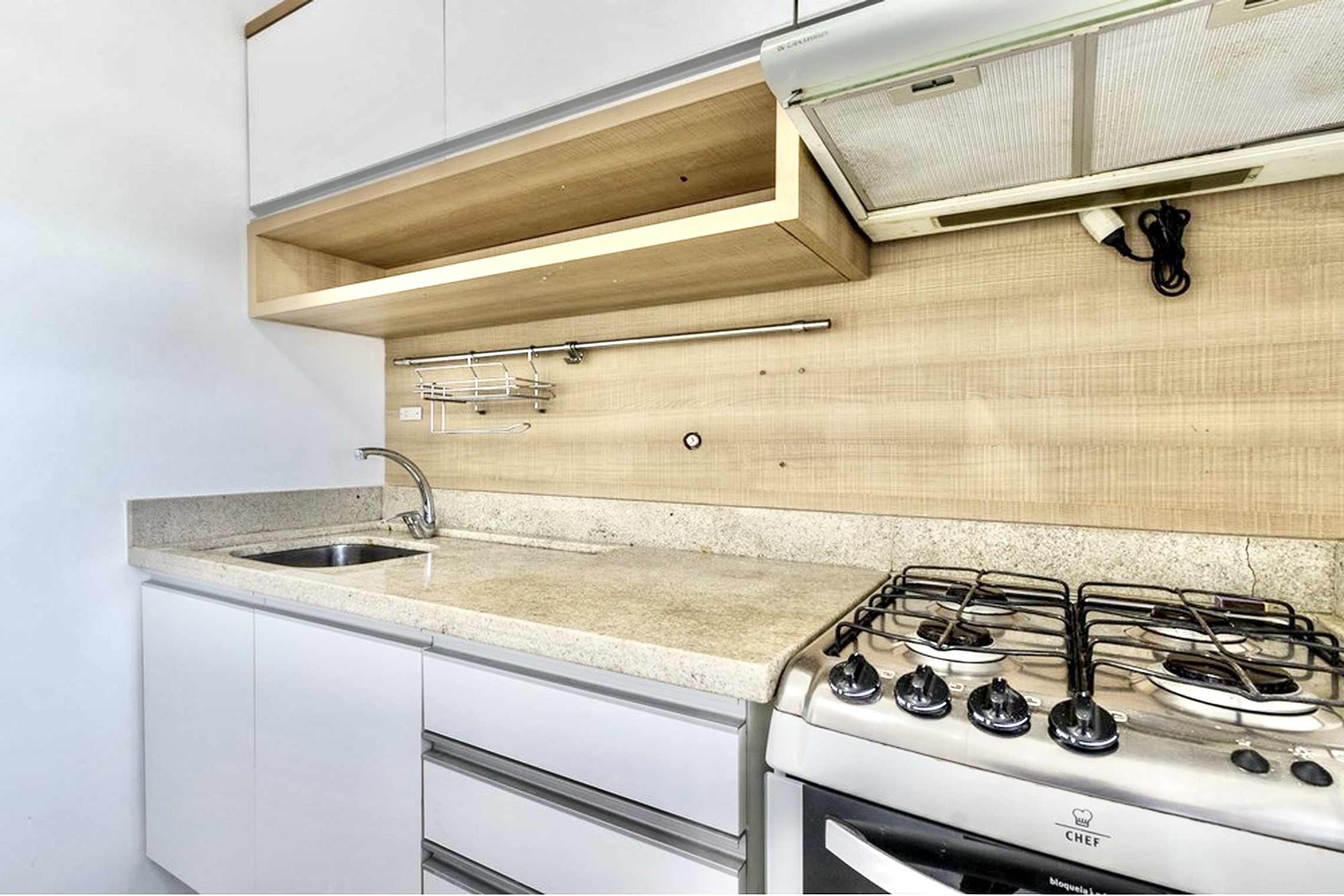 R$ 450.000 - &Oacute;TIMO APARTAMENTO - 76M2 - 2 DORM - CHURRASQUEIRA - 1 VAGA - ELEVADOR Rua Chile Porto Alegre - 