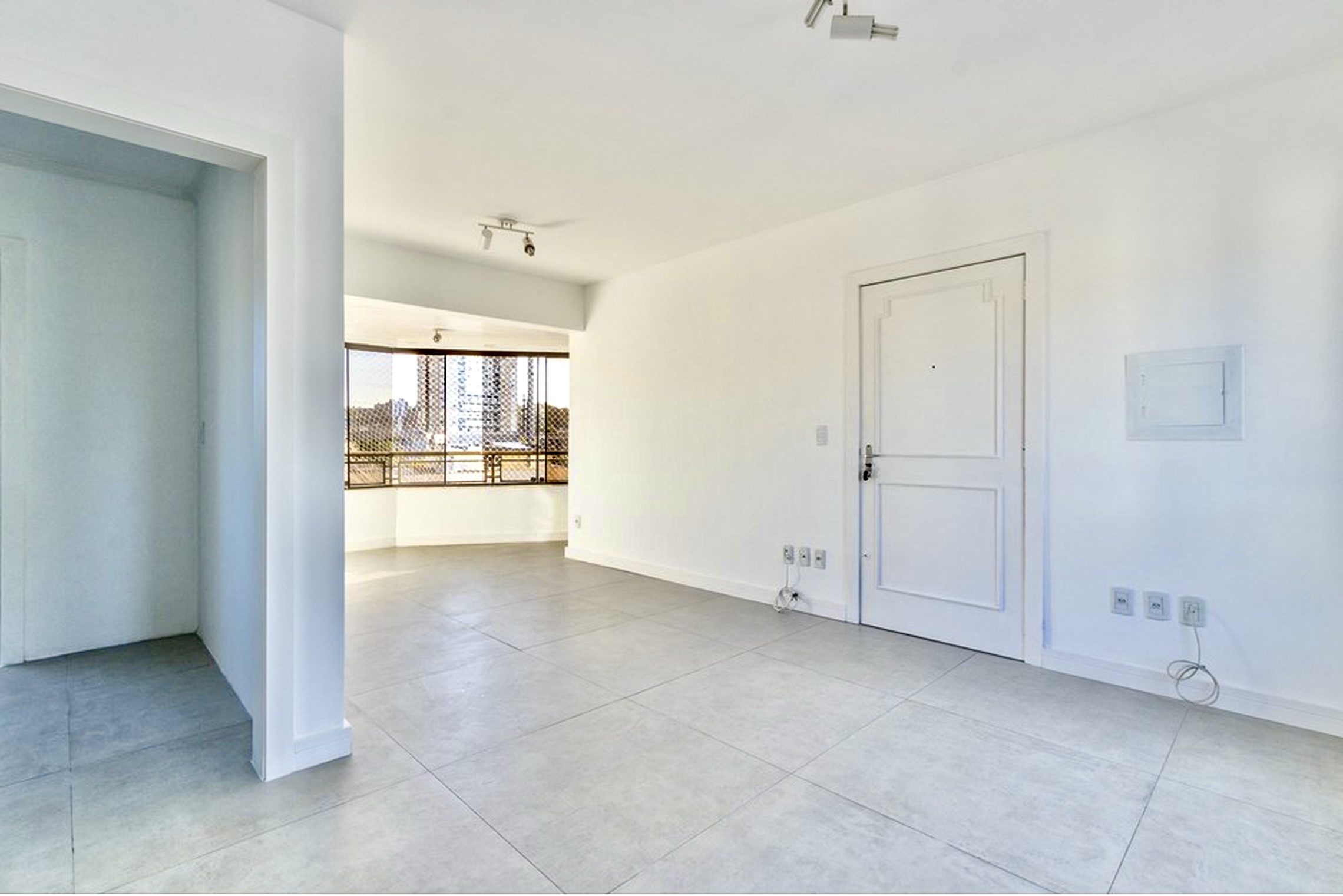 R$ 450.000 - &Oacute;TIMO APARTAMENTO - 76M2 - 2 DORM - CHURRASQUEIRA - 1 VAGA - ELEVADOR Rua Chile Porto Alegre - 