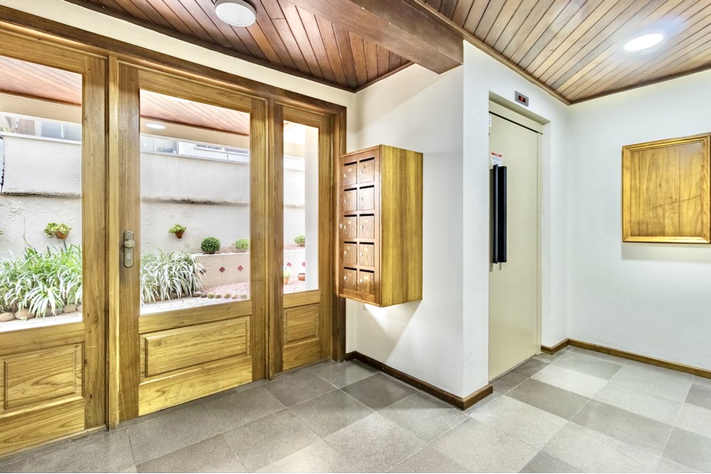 R$ 450.000 - &Oacute;TIMO APARTAMENTO - 76M2 - 2 DORM - CHURRASQUEIRA - 1 VAGA - ELEVADOR Rua Chile Porto Alegre - 