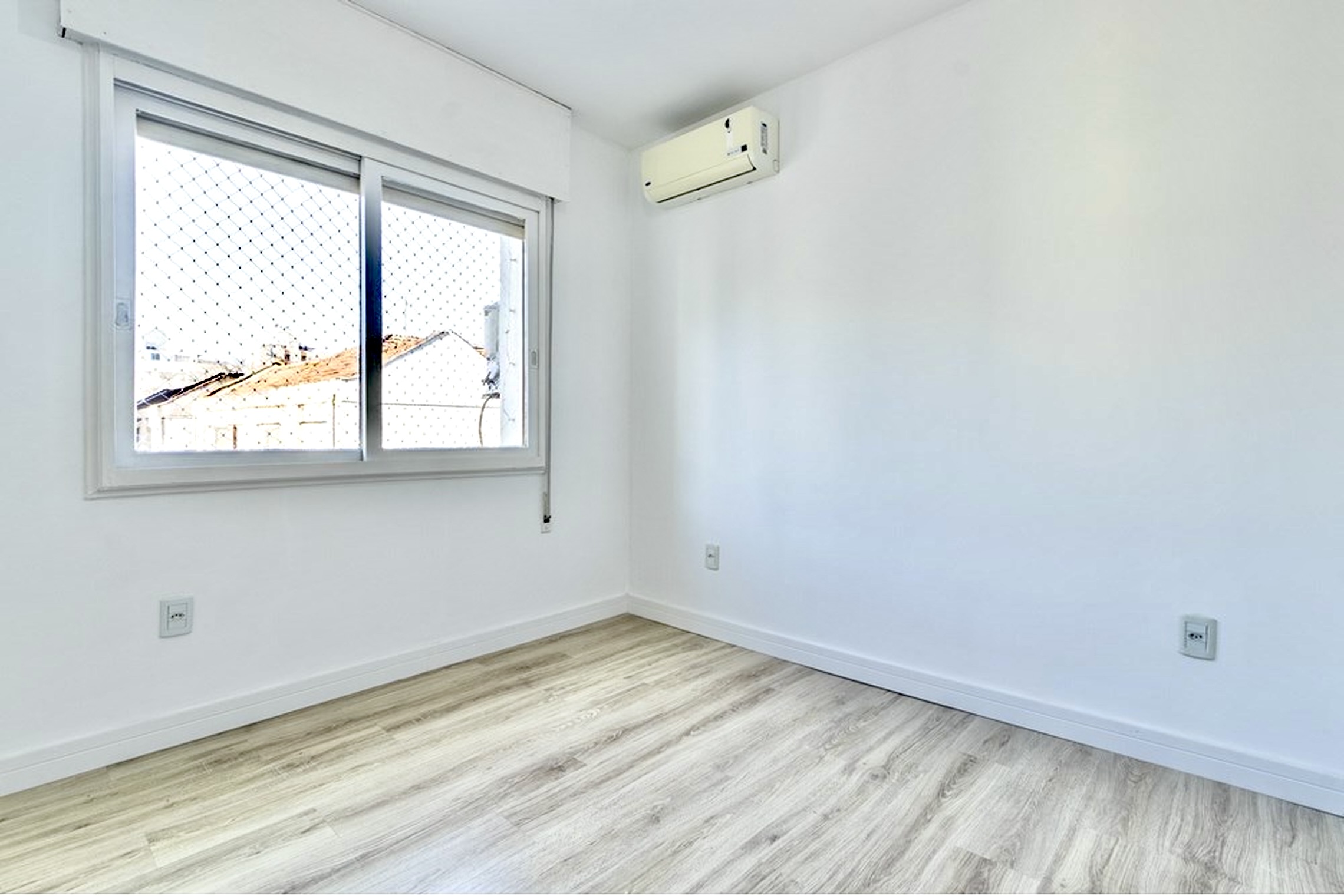 R$ 450.000 - &Oacute;TIMO APARTAMENTO - 76M2 - 2 DORM - CHURRASQUEIRA - 1 VAGA - ELEVADOR Rua Chile Porto Alegre - 