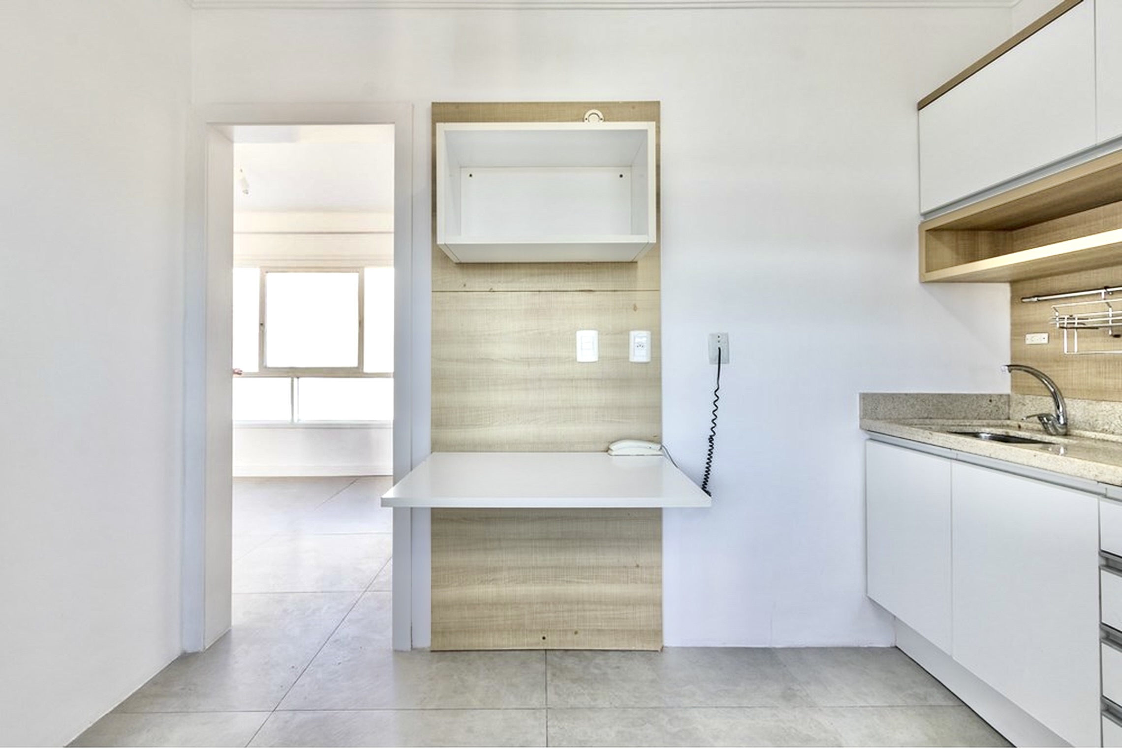 R$ 450.000 - &Oacute;TIMO APARTAMENTO - 76M2 - 2 DORM - CHURRASQUEIRA - 1 VAGA - ELEVADOR Rua Chile Porto Alegre - 