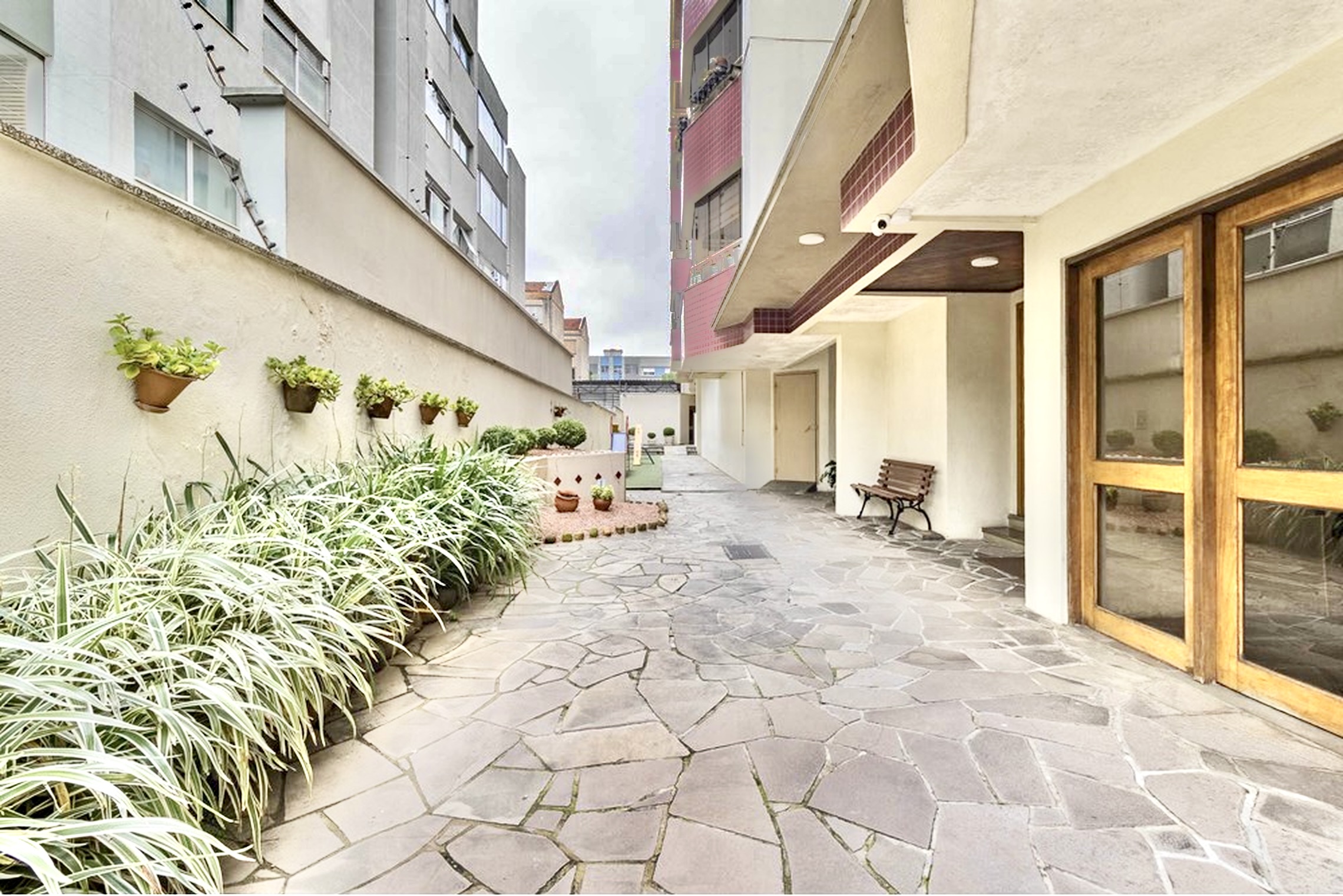 R$ 450.000 - &Oacute;TIMO APARTAMENTO - 76M2 - 2 DORM - CHURRASQUEIRA - 1 VAGA - ELEVADOR Rua Chile Porto Alegre - 